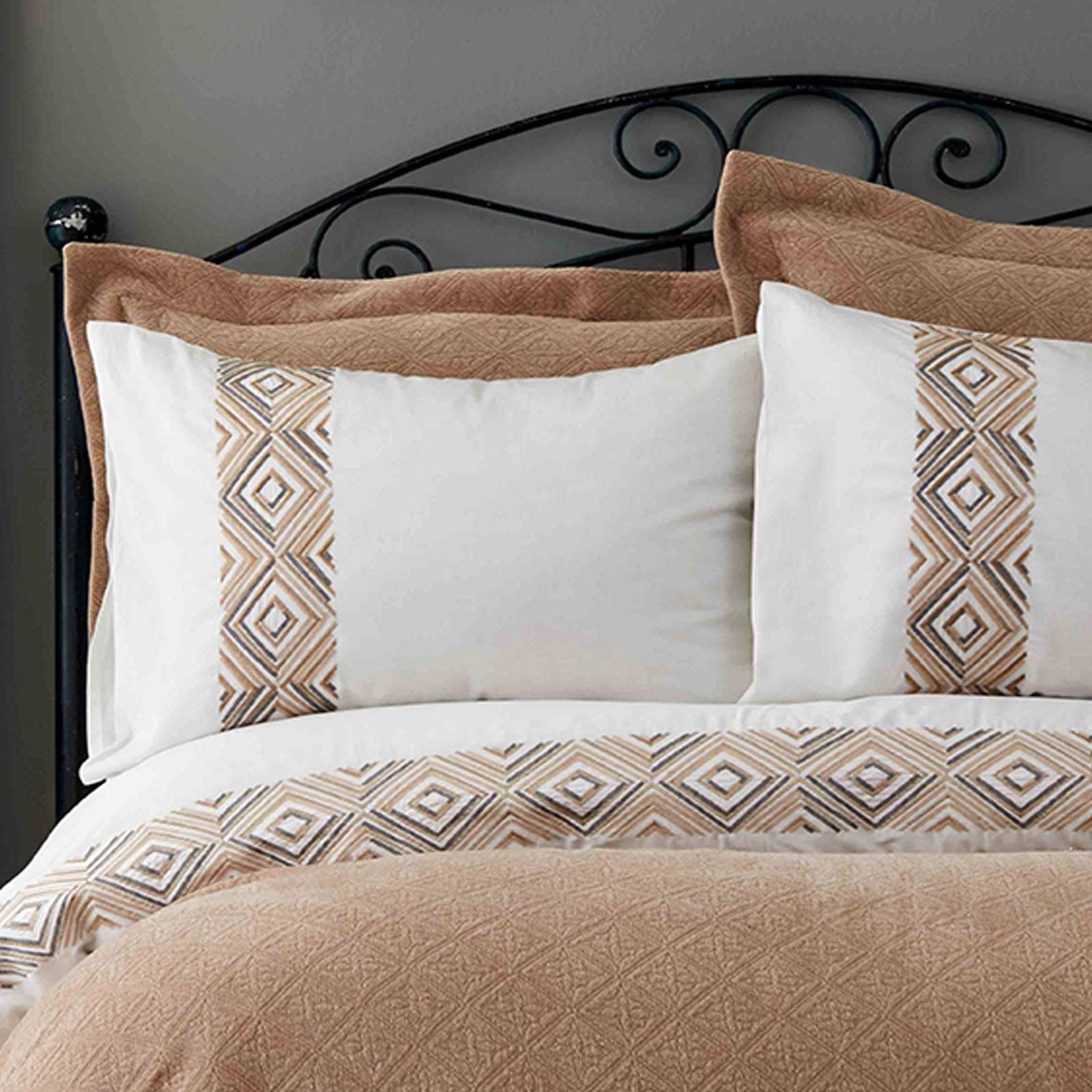 Estrella Blush Set 200.13.01.0275 - Bedding - ebarza Furniture UAE | Shop Modern Furniture in Abu Dhabi & Dubai - مفروشات ايبازرا في الامارات | تسوق اثاث عصري وديكورات مميزة في دبي وابوظبي