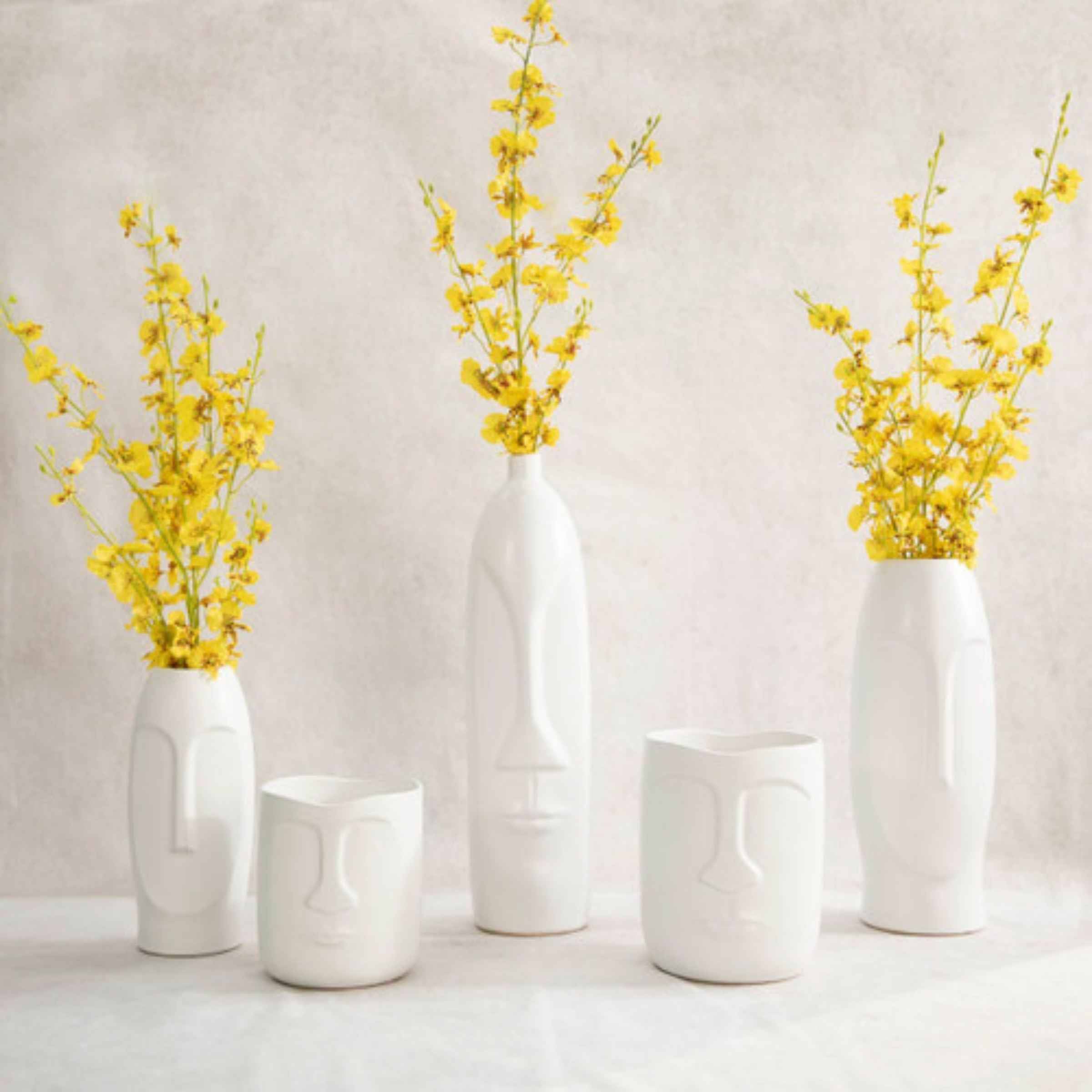 Face Vase 33 Cm - White 15763-01 - Vases - ebarza Furniture UAE | Shop Modern Furniture in Abu Dhabi & Dubai - مفروشات ايبازرا في الامارات | تسوق اثاث عصري وديكورات مميزة في دبي وابوظبي