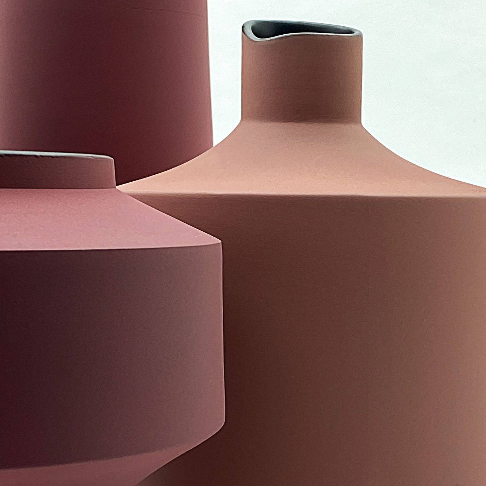 Handmade Ceramic Vase 19250-M-C24 - Vases - ebarza Furniture UAE | Shop Modern Furniture in Abu Dhabi & Dubai - مفروشات ايبازرا في الامارات | تسوق اثاث عصري وديكورات مميزة في دبي وابوظبي