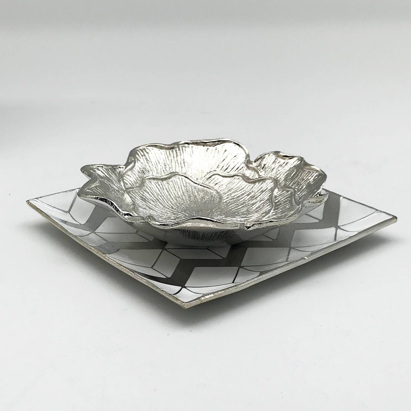 Handmade Zinc Photo Frame Chrome 40511-57A000 - Photo Frames - ebarza Furniture UAE | Shop Modern Furniture in Abu Dhabi & Dubai - مفروشات ايبازرا في الامارات | تسوق اثاث عصري وديكورات مميزة في دبي وابوظبي