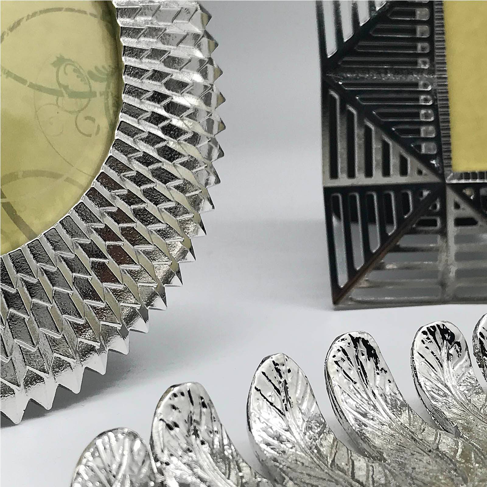 Handmade Zinc Photo Frame Chrome 40511-57A000 - Photo Frames - ebarza Furniture UAE | Shop Modern Furniture in Abu Dhabi & Dubai - مفروشات ايبازرا في الامارات | تسوق اثاث عصري وديكورات مميزة في دبي وابوظبي