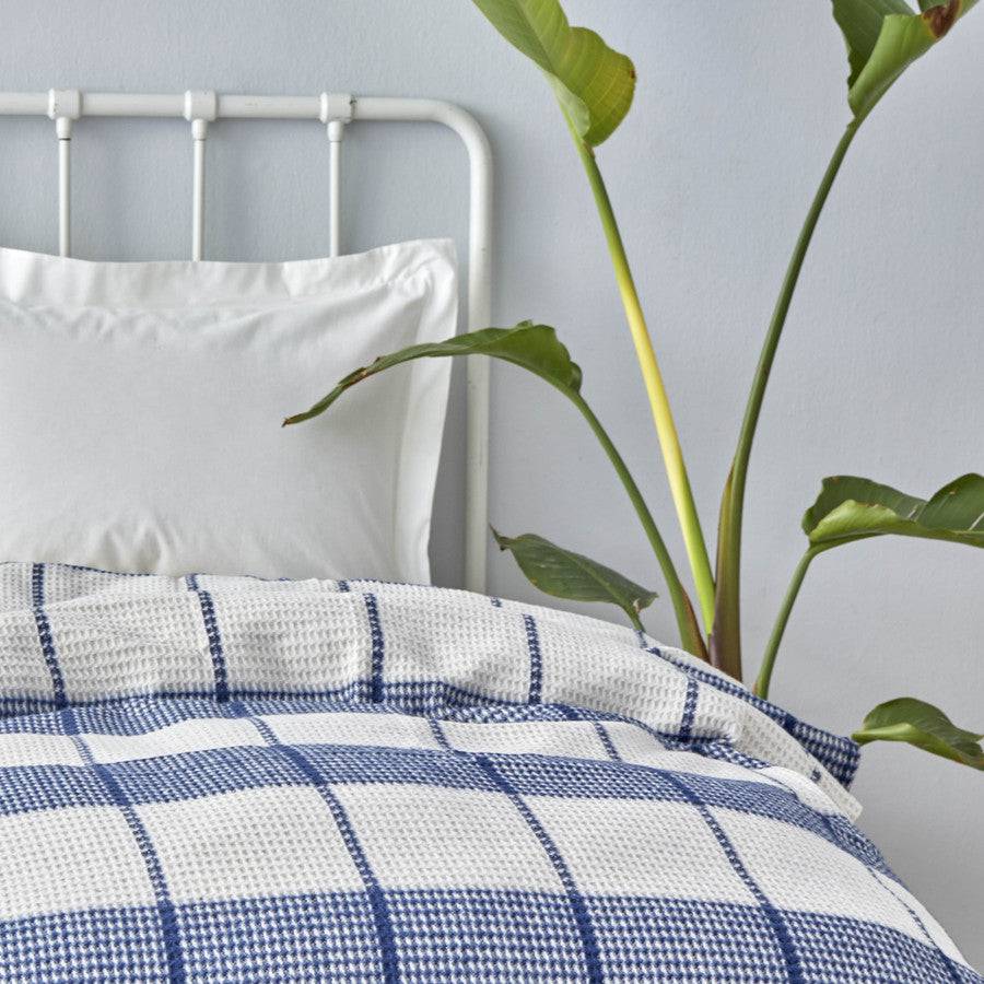 Karaca Home Carmen Navy Blue Single Waffle Blanket 200.18.01.0494 - Blankets - ebarza Furniture UAE | Shop Modern Furniture in Abu Dhabi & Dubai - مفروشات ايبازرا في الامارات | تسوق اثاث عصري وديكورات مميزة في دبي وابوظبي