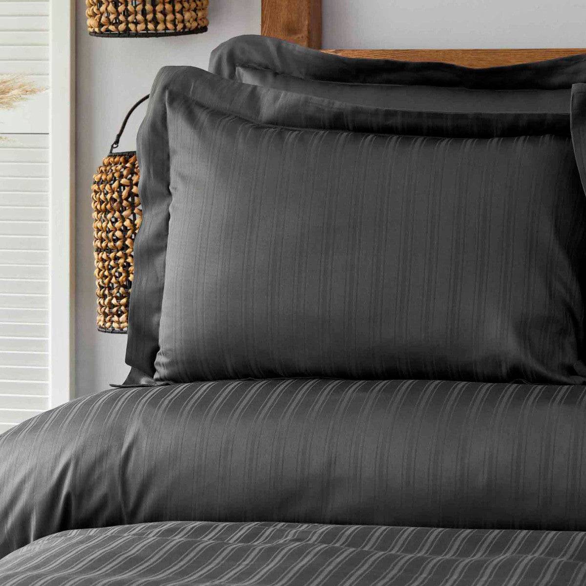 Karaca Home Charm Bold Anthracite Cotton Satin Double Duvet Cover Set 200.17.01.0168 - Bedding - ebarza Furniture UAE | Shop Modern Furniture in Abu Dhabi & Dubai - مفروشات ايبازرا في الامارات | تسوق اثاث عصري وديكورات مميزة في دبي وابوظبي