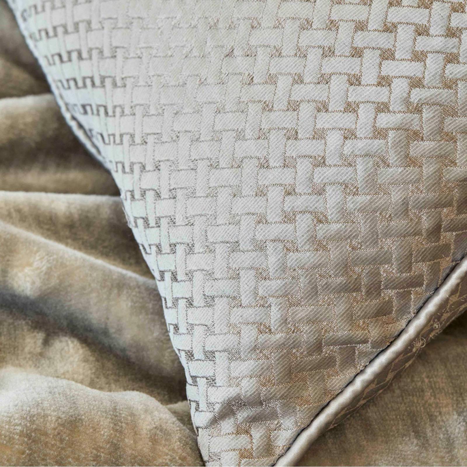 Karaca Home Cornelia Anthracite 6-Piece Silk Private Duvet Cover Set 200.17.01.0177 - Bedding - ebarza Furniture UAE | Shop Modern Furniture in Abu Dhabi & Dubai - مفروشات ايبازرا في الامارات | تسوق اثاث عصري وديكورات مميزة في دبي وابوظبي