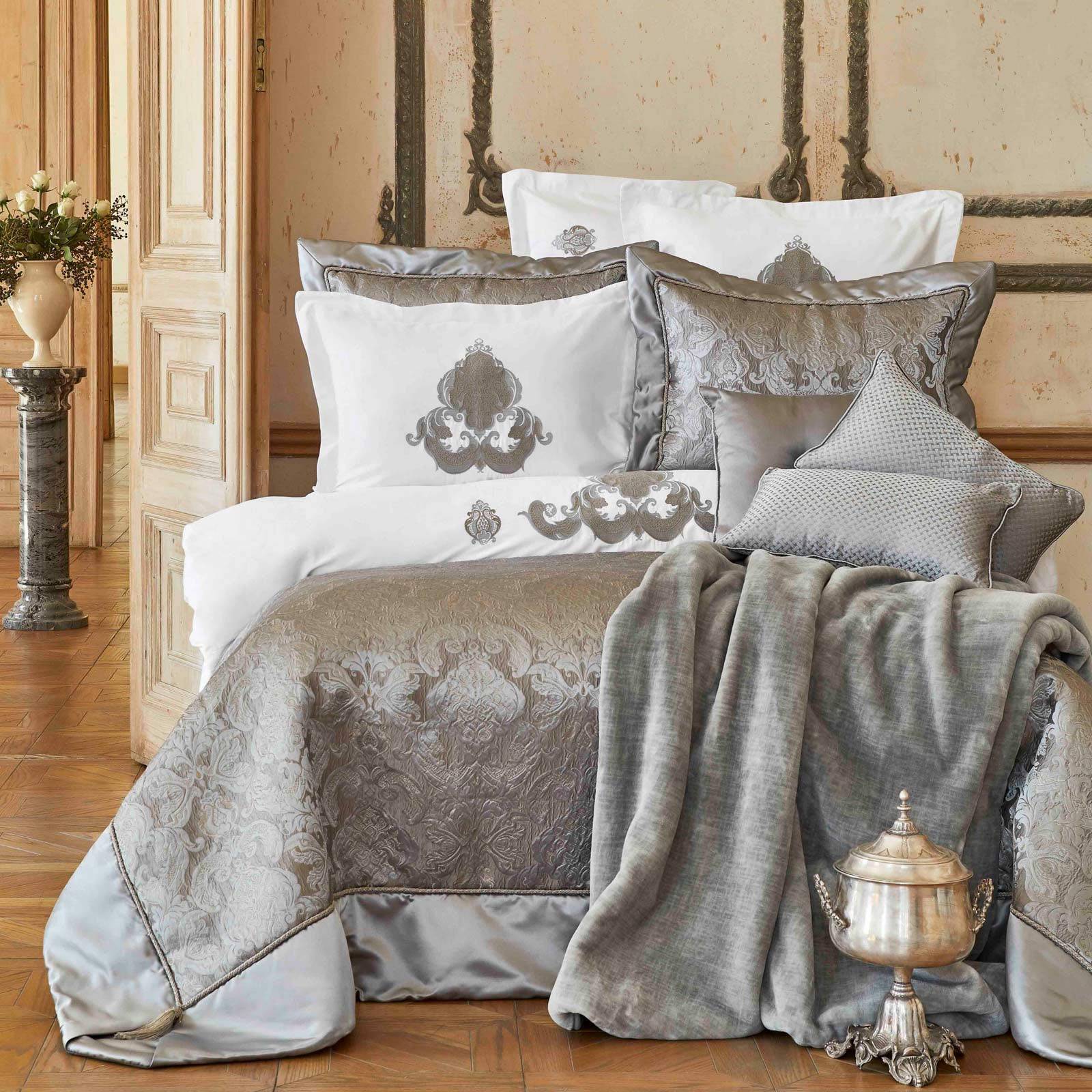 Karaca Home Cornelia Anthracite 6-Piece Silk Private Duvet Cover Set 200.17.01.0177 - Bedding - ebarza Furniture UAE | Shop Modern Furniture in Abu Dhabi & Dubai - مفروشات ايبازرا في الامارات | تسوق اثاث عصري وديكورات مميزة في دبي وابوظبي