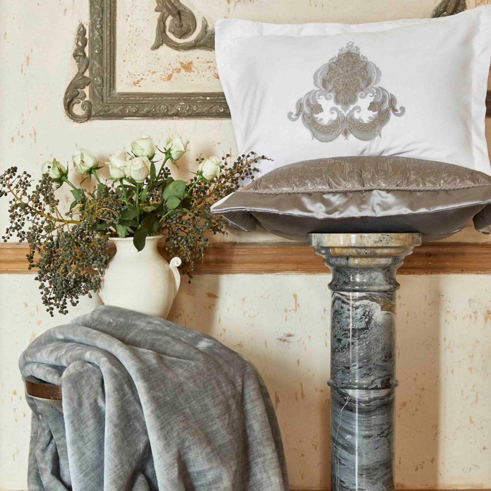 Karaca Home Cornelia Anthracite 6-Piece Silk Private Duvet Cover Set 200.17.01.0177 - Bedding - ebarza Furniture UAE | Shop Modern Furniture in Abu Dhabi & Dubai - مفروشات ايبازرا في الامارات | تسوق اثاث عصري وديكورات مميزة في دبي وابوظبي