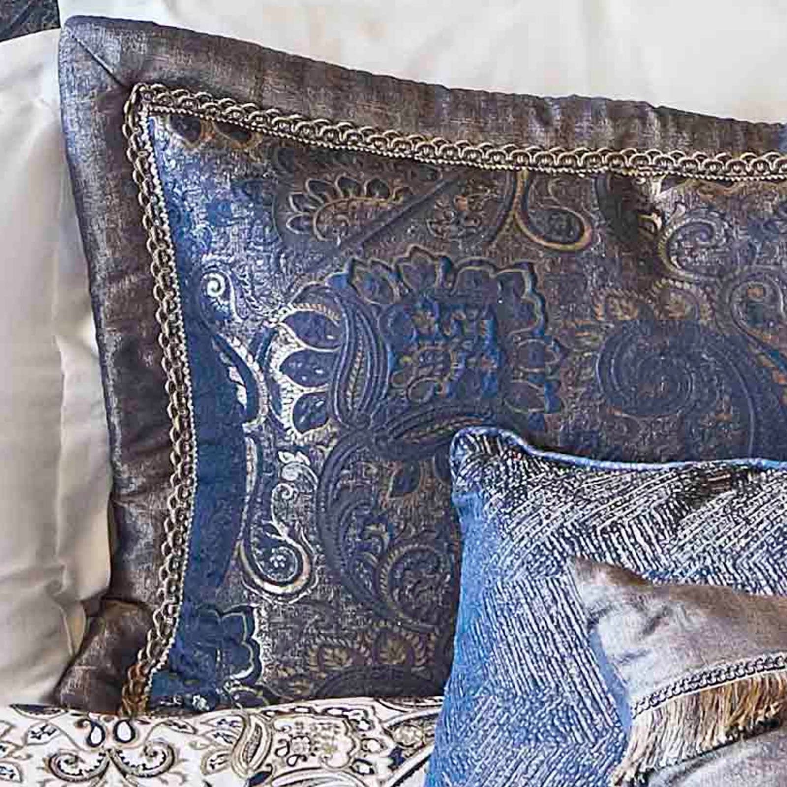 Karaca Home Venita Navy Blue 6 Pieces Silk Bedspread 200.17.01.0113 - Bedding - ebarza Furniture UAE | Shop Modern Furniture in Abu Dhabi & Dubai - مفروشات ايبازرا في الامارات | تسوق اثاث عصري وديكورات مميزة في دبي وابوظبي
