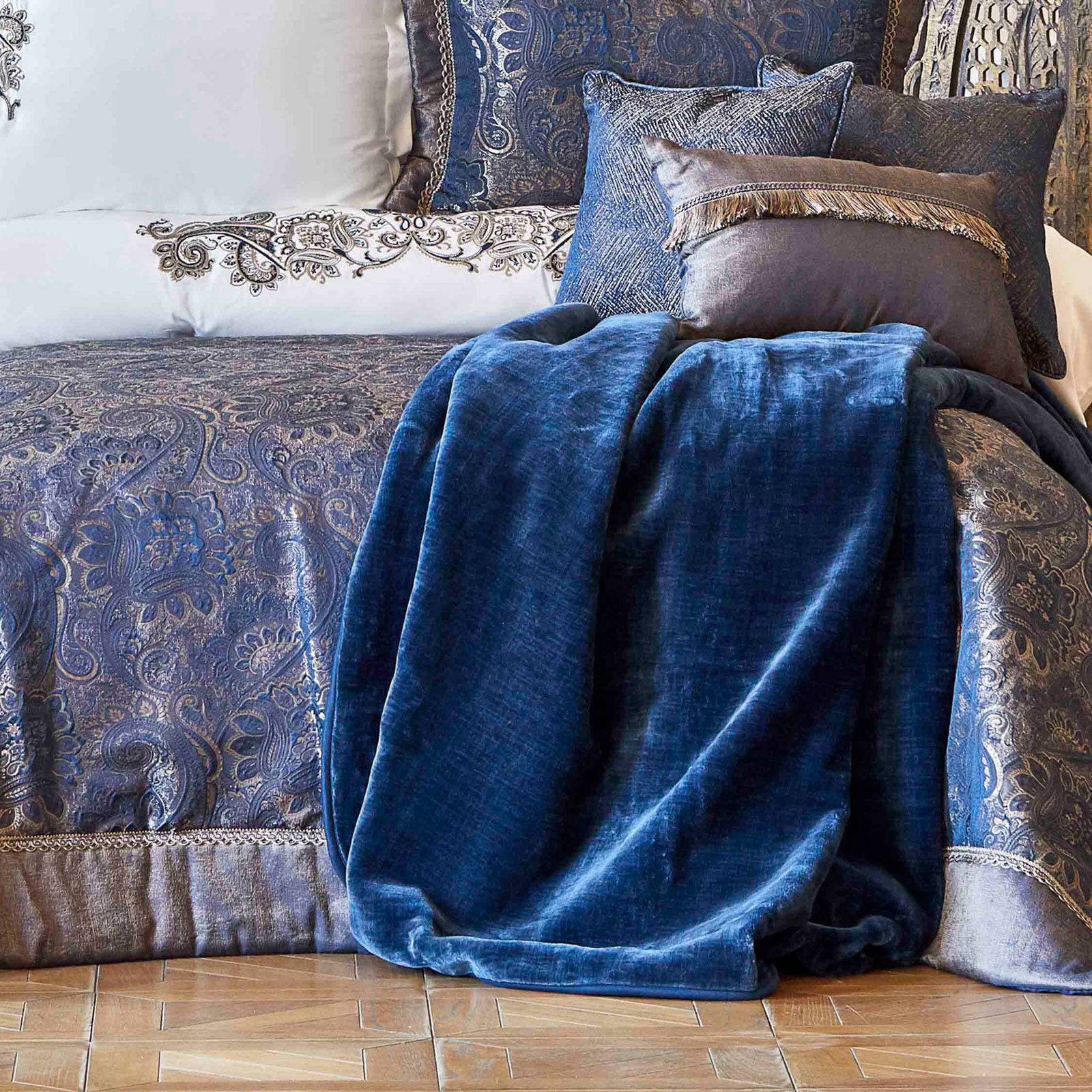 Karaca Home Venita Navy Blue 6 Pieces Silk Bedspread 200.17.01.0113 - Bedding - ebarza Furniture UAE | Shop Modern Furniture in Abu Dhabi & Dubai - مفروشات ايبازرا في الامارات | تسوق اثاث عصري وديكورات مميزة في دبي وابوظبي