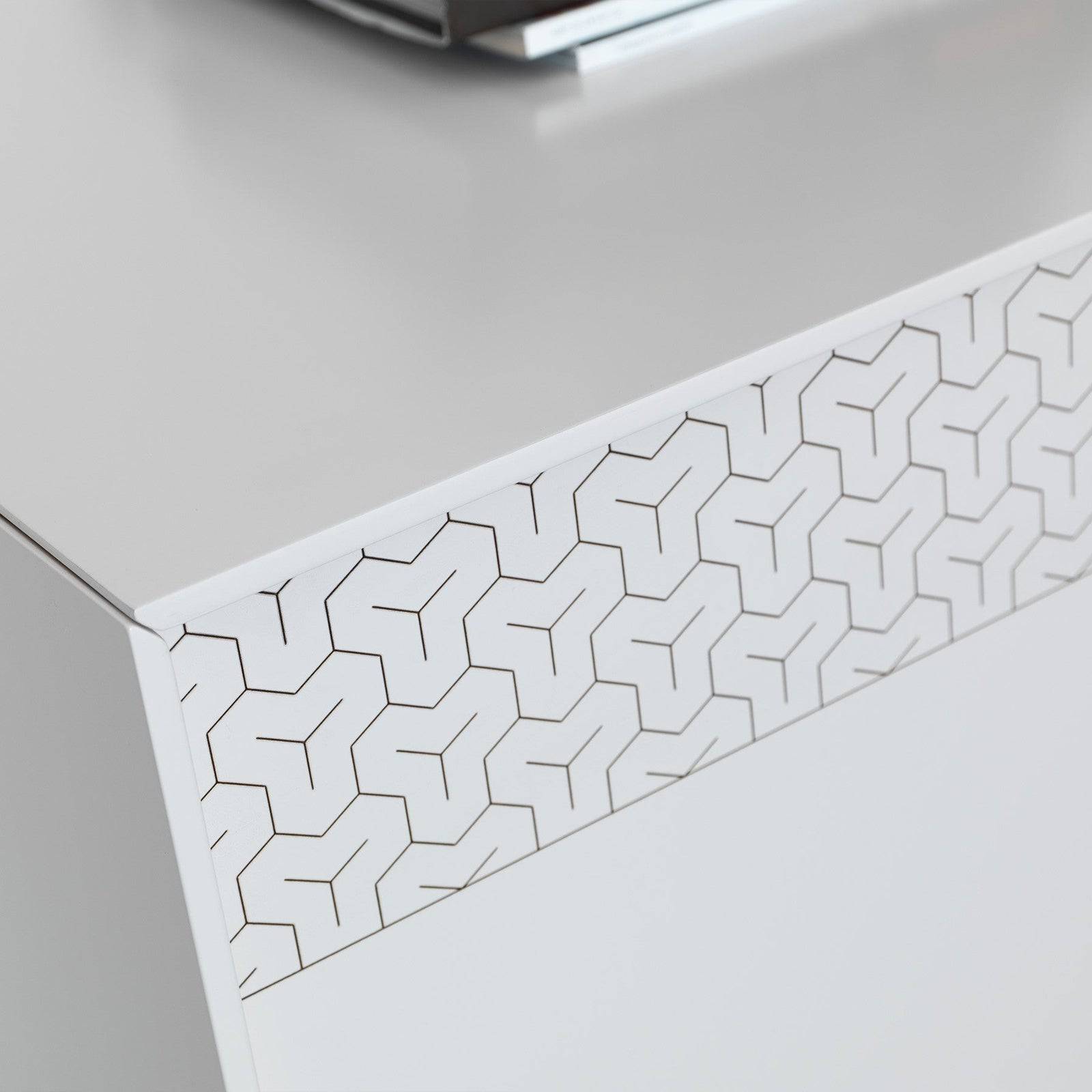 Leon Dresser & Mirror Mia180-Dresser - Dressers and Mirrors - ebarza Furniture UAE | Shop Modern Furniture in Abu Dhabi & Dubai - مفروشات ايبازرا في الامارات | تسوق اثاث عصري وديكورات مميزة في دبي وابوظبي