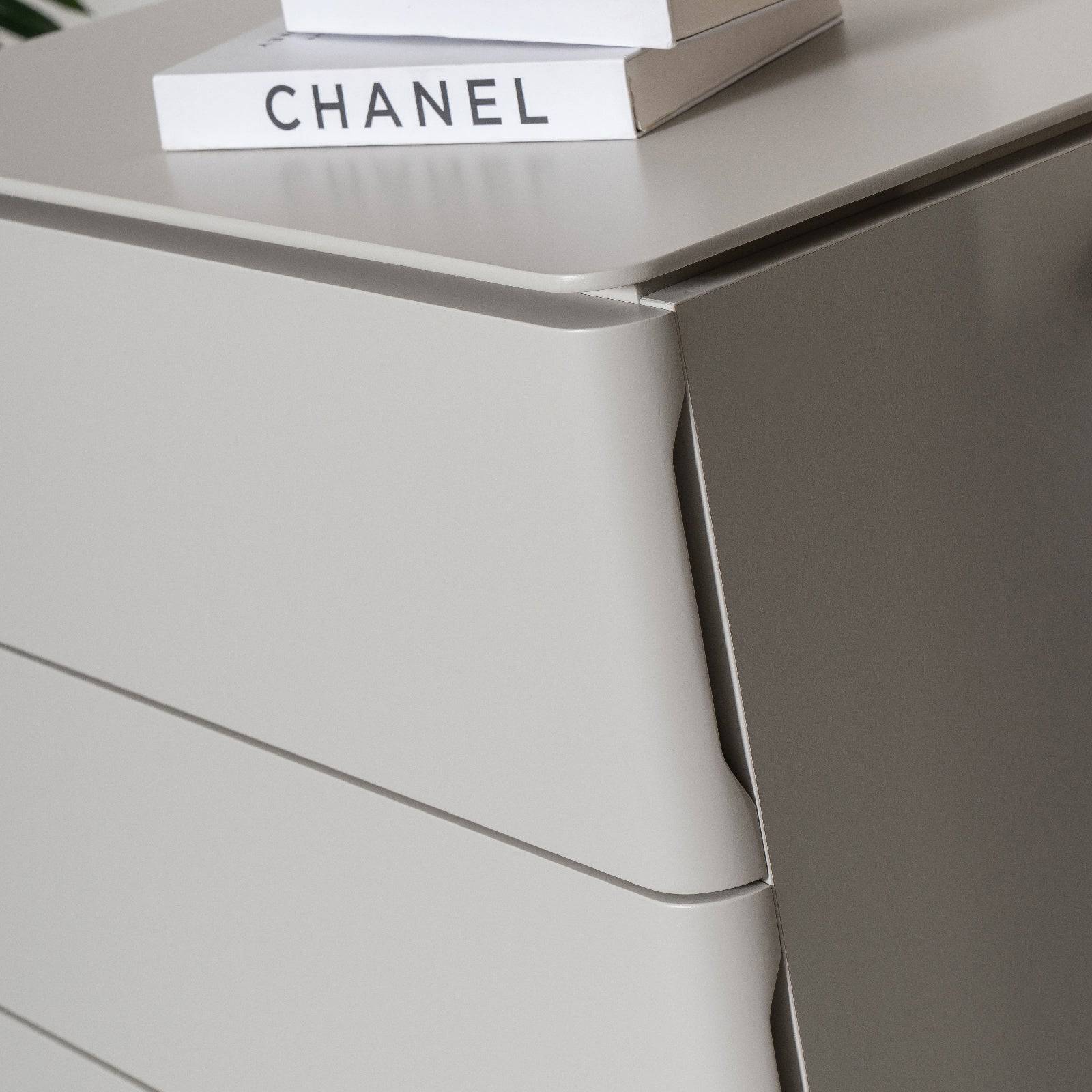 Lucca Dresser And Mirror Lucca-Dresser - Dressers and Mirrors - ebarza Furniture UAE | Shop Modern Furniture in Abu Dhabi & Dubai - مفروشات ايبازرا في الامارات | تسوق اثاث عصري وديكورات مميزة في دبي وابوظبي