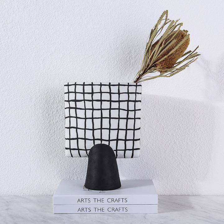 Pillar Vase -Black A Fa-D21023A - Home Decor Figurines - ebarza Furniture UAE | Shop Modern Furniture in Abu Dhabi & Dubai - مفروشات ايبازرا في الامارات | تسوق اثاث عصري وديكورات مميزة في دبي وابوظبي