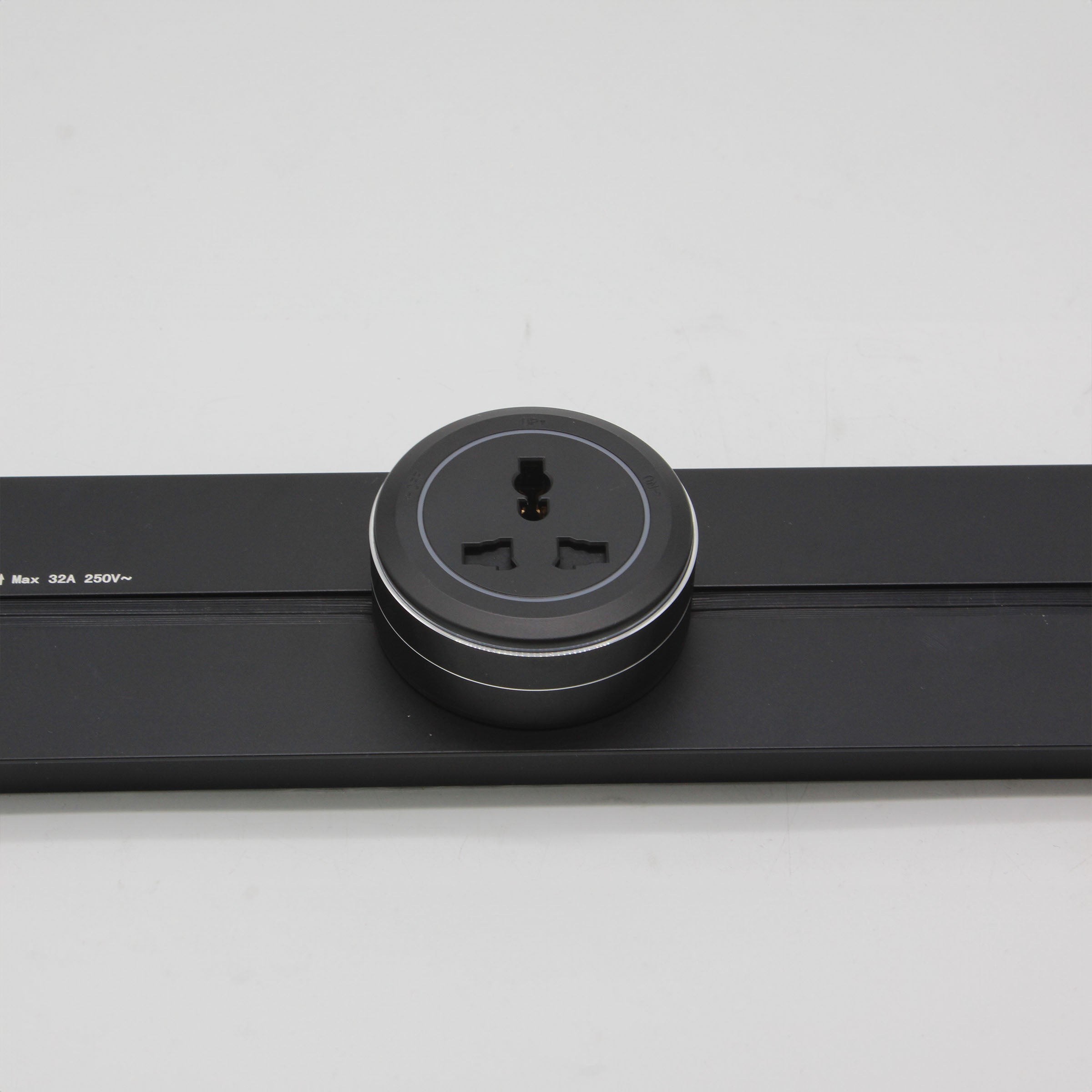 Power Track System 60X8 CM AH04-C - Power Track System - ebarza Furniture UAE | Shop Modern Furniture in Abu Dhabi & Dubai - مفروشات ايبازرا في الامارات | تسوق اثاث عصري وديكورات مميزة في دبي وابوظبي