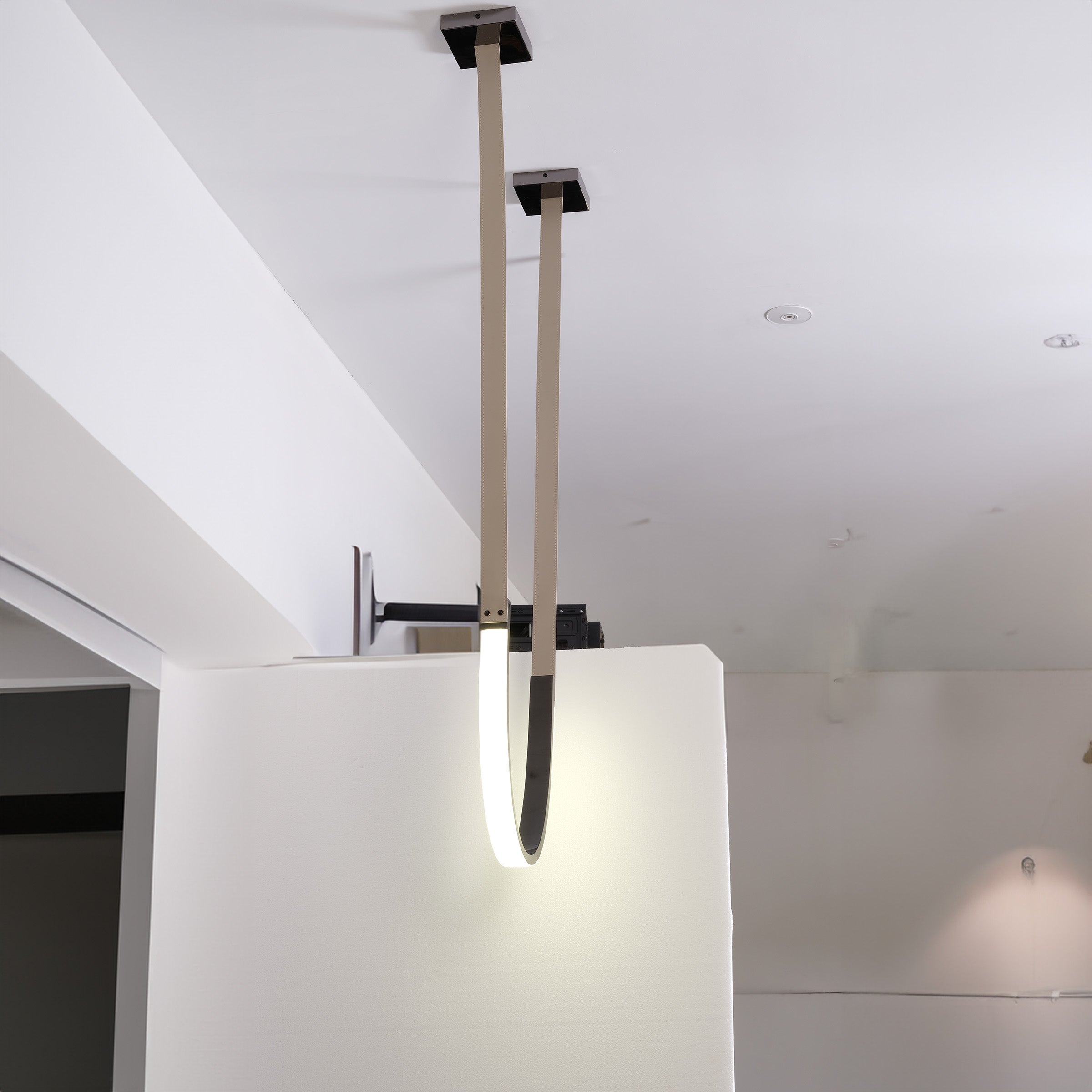 Pre-order 35 Days Delivery Set of 3x Catenary Leather Curve Pendant Lamp CY-DD-1054 - Pendant Lamps - ebarza Furniture UAE | Shop Modern Furniture in Abu Dhabi & Dubai - مفروشات ايبازرا في الامارات | تسوق اثاث عصري وديكورات مميزة في دبي وابوظبي