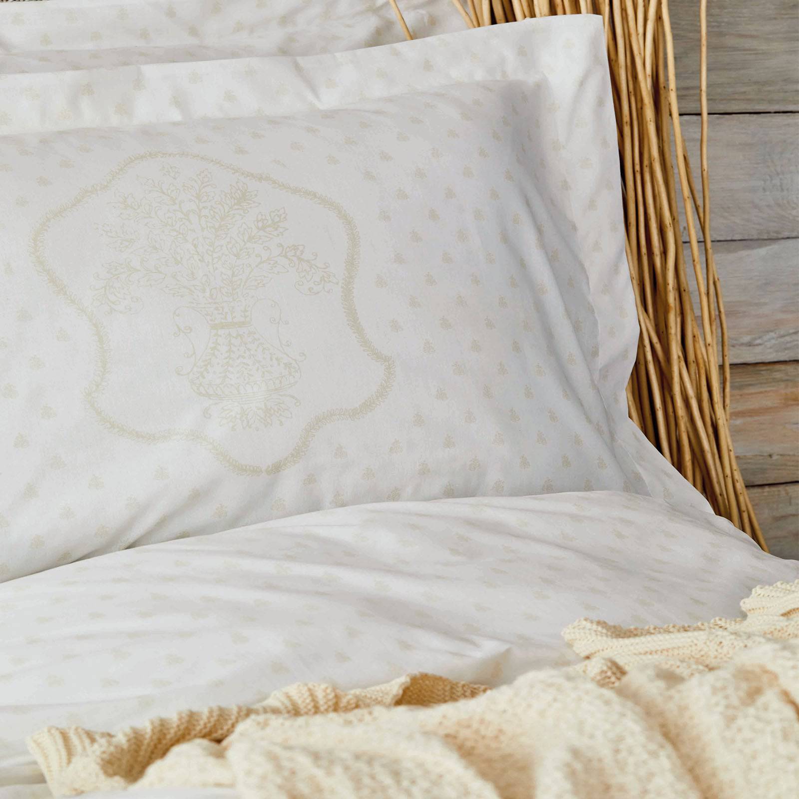 Silvio Gold Nevi Bedding Set 200.16.01.0195 - Bedding - ebarza Furniture UAE | Shop Modern Furniture in Abu Dhabi & Dubai - مفروشات ايبازرا في الامارات | تسوق اثاث عصري وديكورات مميزة في دبي وابوظبي