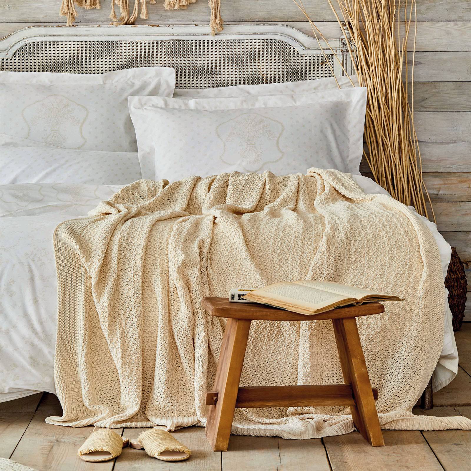 Silvio Gold Nevi Bedding Set 200.16.01.0195 - Bedding - ebarza Furniture UAE | Shop Modern Furniture in Abu Dhabi & Dubai - مفروشات ايبازرا في الامارات | تسوق اثاث عصري وديكورات مميزة في دبي وابوظبي