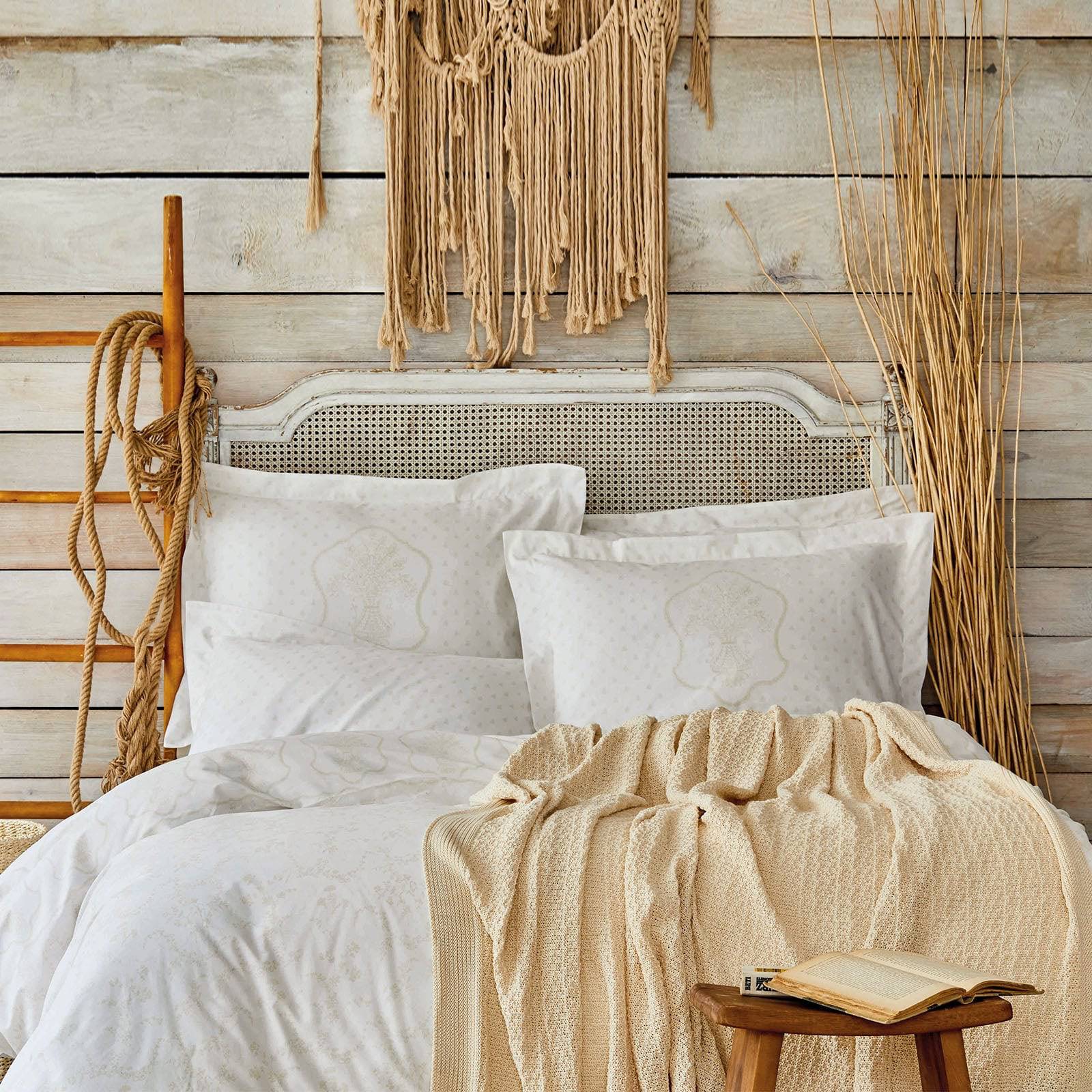 Silvio Gold Nevi Bedding Set 200.16.01.0195 - Bedding - ebarza Furniture UAE | Shop Modern Furniture in Abu Dhabi & Dubai - مفروشات ايبازرا في الامارات | تسوق اثاث عصري وديكورات مميزة في دبي وابوظبي