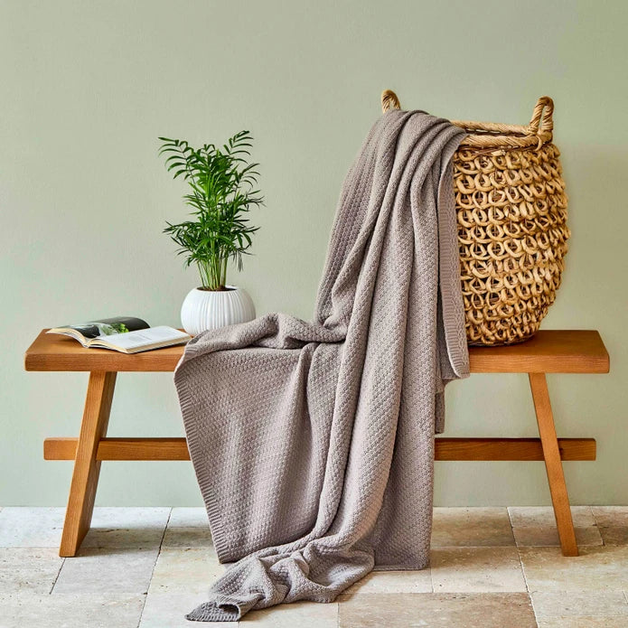 Karaca Home Back To Basic Mink Single Knitted Blanket 200.18.01.0116 - Blankets - ebarza Furniture UAE | Shop Modern Furniture in Abu Dhabi & Dubai - مفروشات ايبازرا في الامارات | تسوق اثاث عصري وديكورات مميزة في دبي وابوظبي