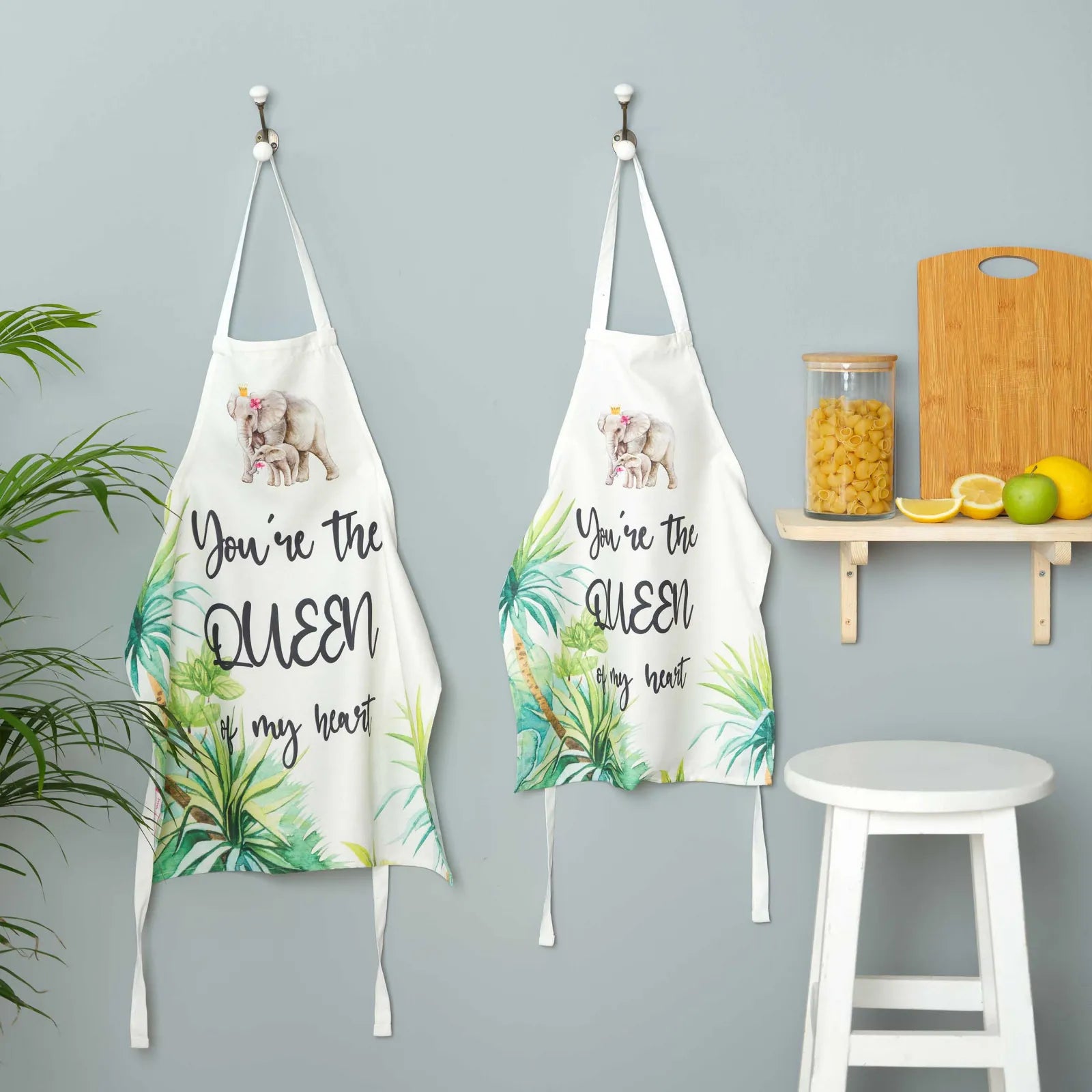 Karaca Sarah Anderson Mom & Child Kids Kitchen Apron 160.02.01.0728 - Kitchen Appliances - ebarza Furniture UAE | Shop Modern Furniture in Abu Dhabi & Dubai - مفروشات ايبازرا في الامارات | تسوق اثاث عصري وديكورات مميزة في دبي وابوظبي