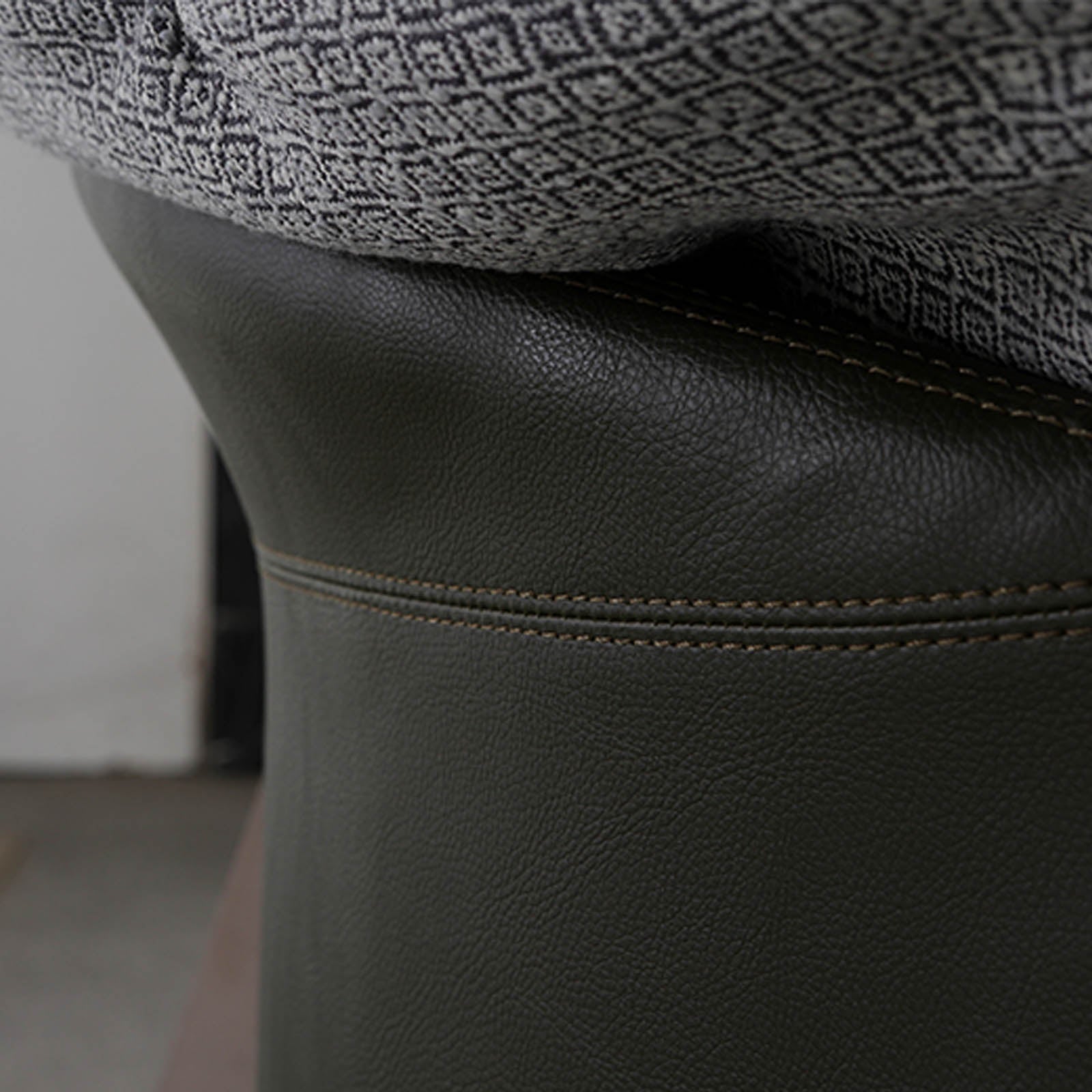 Parma Lounge Chair Lc036 - Lounge Chairs - ebarza Furniture UAE | Shop Modern Furniture in Abu Dhabi & Dubai - مفروشات ايبازرا في الامارات | تسوق اثاث عصري وديكورات مميزة في دبي وابوظبي