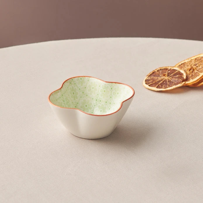 Karaca Floral Green Clover Snack Plate 10 cm 153.03.08.2979 - Bowls - ebarza Furniture UAE | Shop Modern Furniture in Abu Dhabi & Dubai - مفروشات ايبازرا في الامارات | تسوق اثاث عصري وديكورات مميزة في دبي وابوظبي