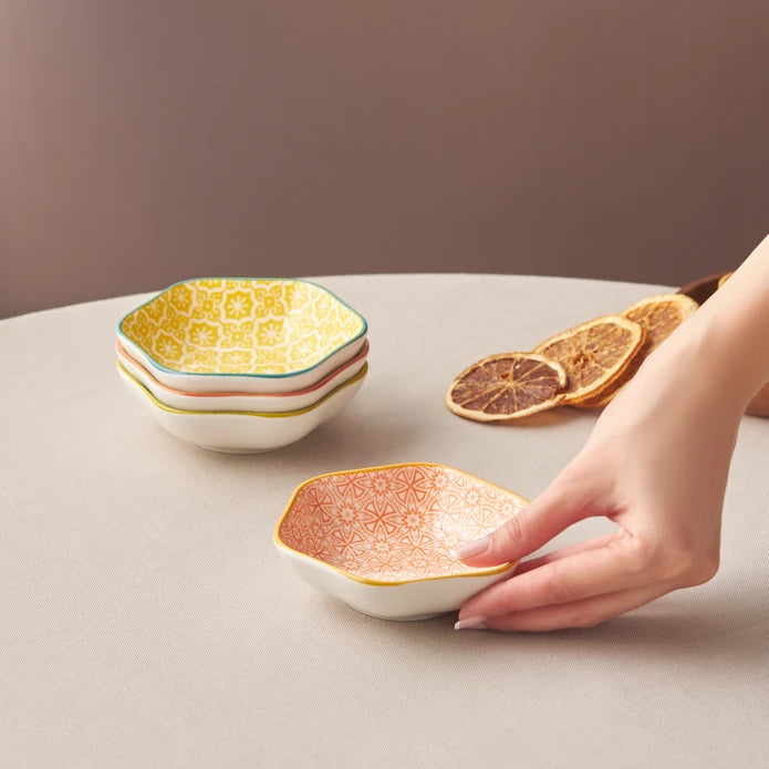 Karaca Floral Green Hexagon Snack Plate 10 cm 153.03.08.2987 - Bowls - ebarza Furniture UAE | Shop Modern Furniture in Abu Dhabi & Dubai - مفروشات ايبازرا في الامارات | تسوق اثاث عصري وديكورات مميزة في دبي وابوظبي