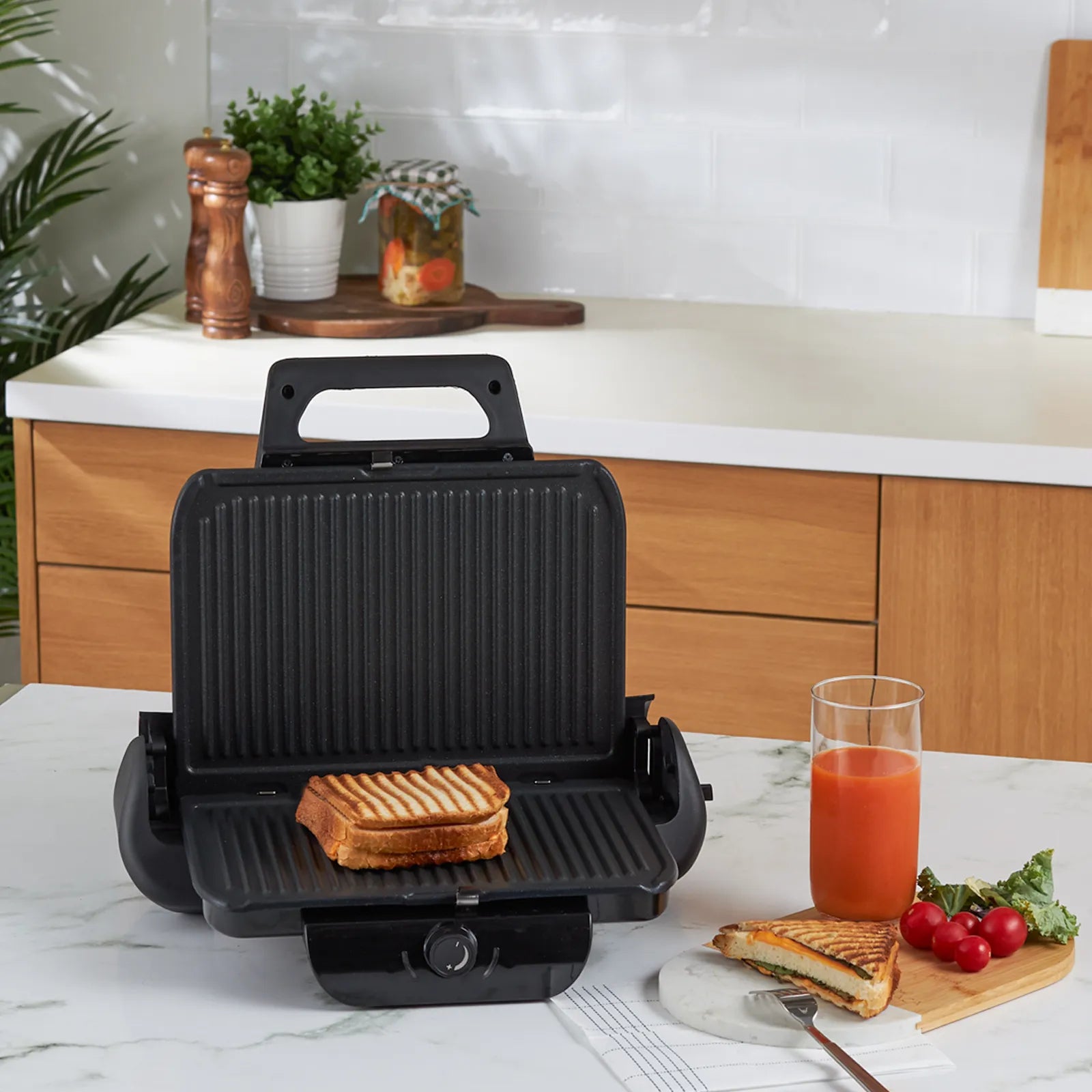 Karaca Future Plus Bio Diamond Antibacterial Black Grill And Toaster 153.03.06.6201 - Kitchen Appliances - ebarza Furniture UAE | Shop Modern Furniture in Abu Dhabi & Dubai - مفروشات ايبازرا في الامارات | تسوق اثاث عصري وديكورات مميزة في دبي وابوظبي