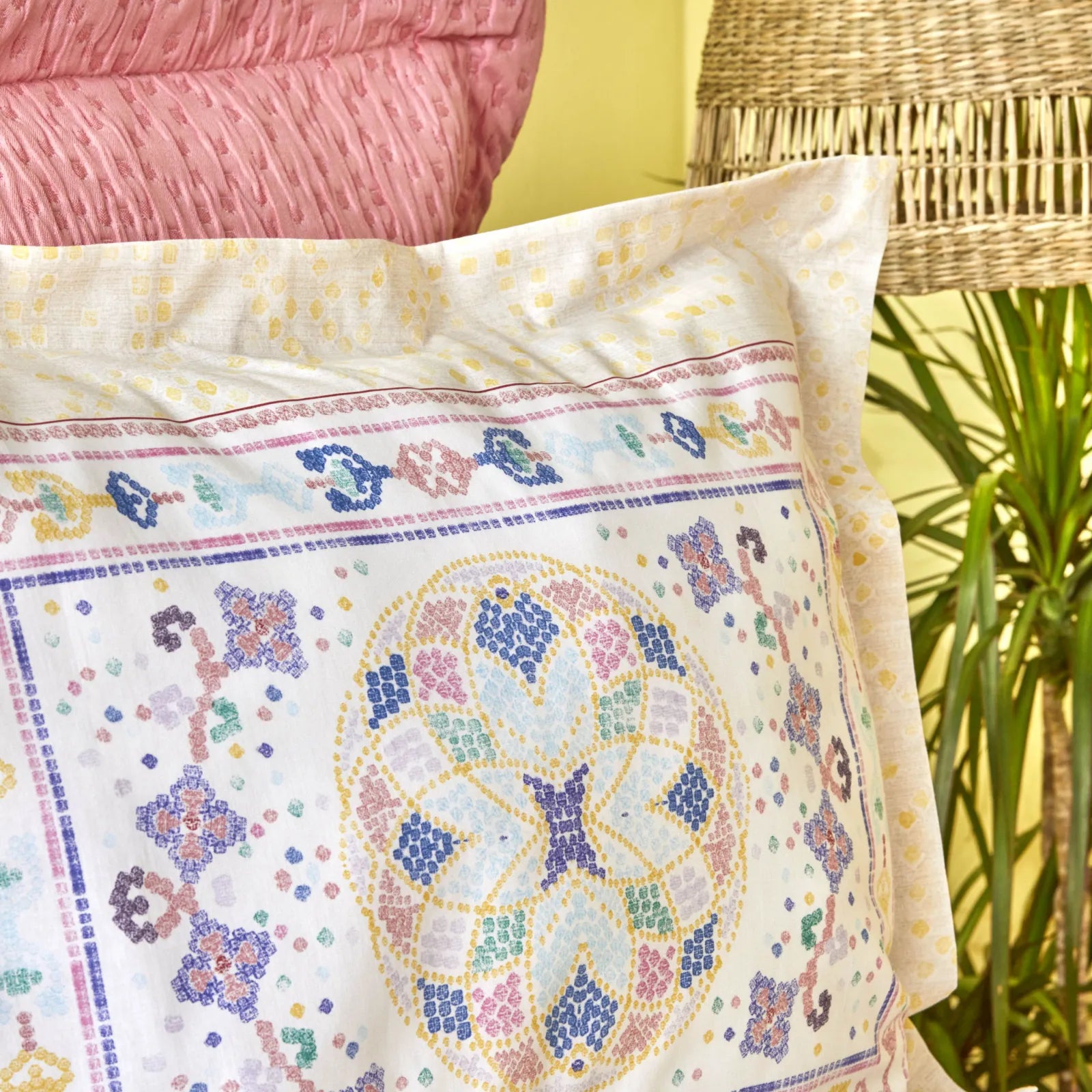 Karaca Home Bonbon Pink Double Cotton Winter Set 200.19.01.0021 - Bedding - ebarza Furniture UAE | Shop Modern Furniture in Abu Dhabi & Dubai - مفروشات ايبازرا في الامارات | تسوق اثاث عصري وديكورات مميزة في دبي وابوظبي