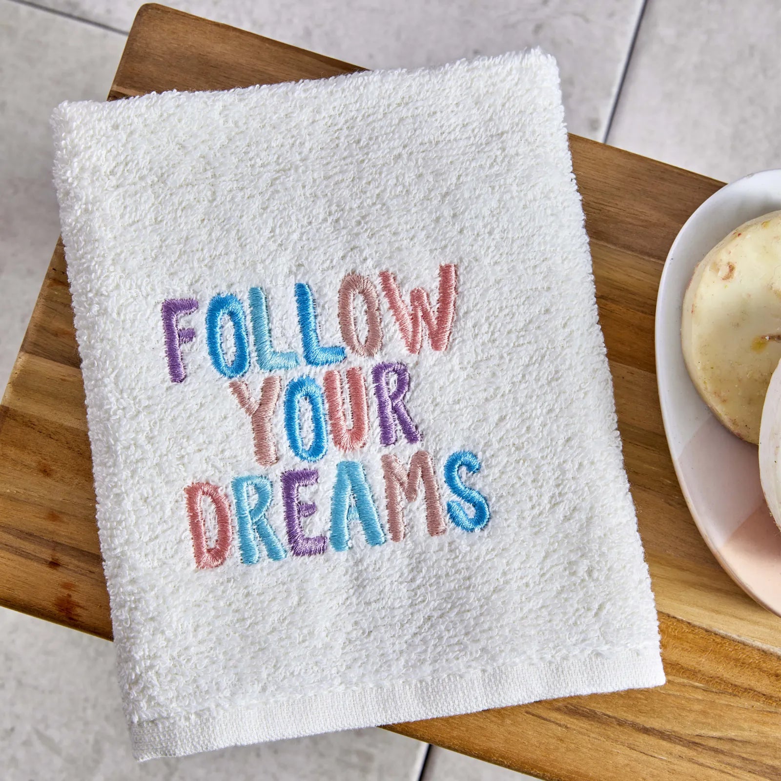 Karaca Home Follow Your Dreams Embroidered Towel 50X90 Cm 200.19.01.0306 - Towels - ebarza Furniture UAE | Shop Modern Furniture in Abu Dhabi & Dubai - مفروشات ايبازرا في الامارات | تسوق اثاث عصري وديكورات مميزة في دبي وابوظبي