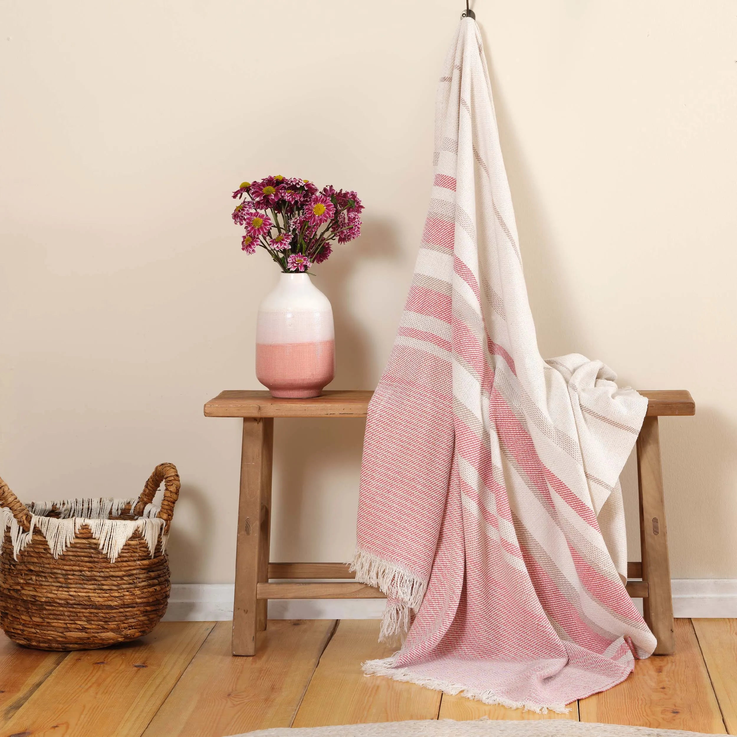 Karaca Home Red Jammy Tv Blanket 200.20.01.0527 - Blankets - ebarza Furniture UAE | Shop Modern Furniture in Abu Dhabi & Dubai - مفروشات ايبازرا في الامارات | تسوق اثاث عصري وديكورات مميزة في دبي وابوظبي