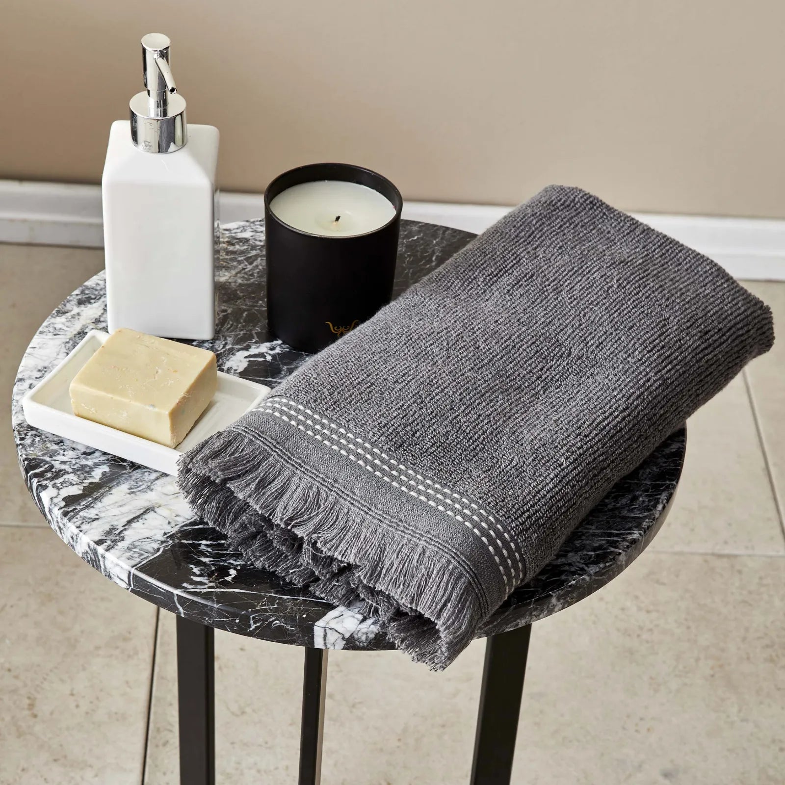 Karaca Home Softy Gray 100% Cotton Appliqué Towel 50X90 Cm 200.19.01.0653 - Towels - ebarza Furniture UAE | Shop Modern Furniture in Abu Dhabi & Dubai - مفروشات ايبازرا في الامارات | تسوق اثاث عصري وديكورات مميزة في دبي وابوظبي