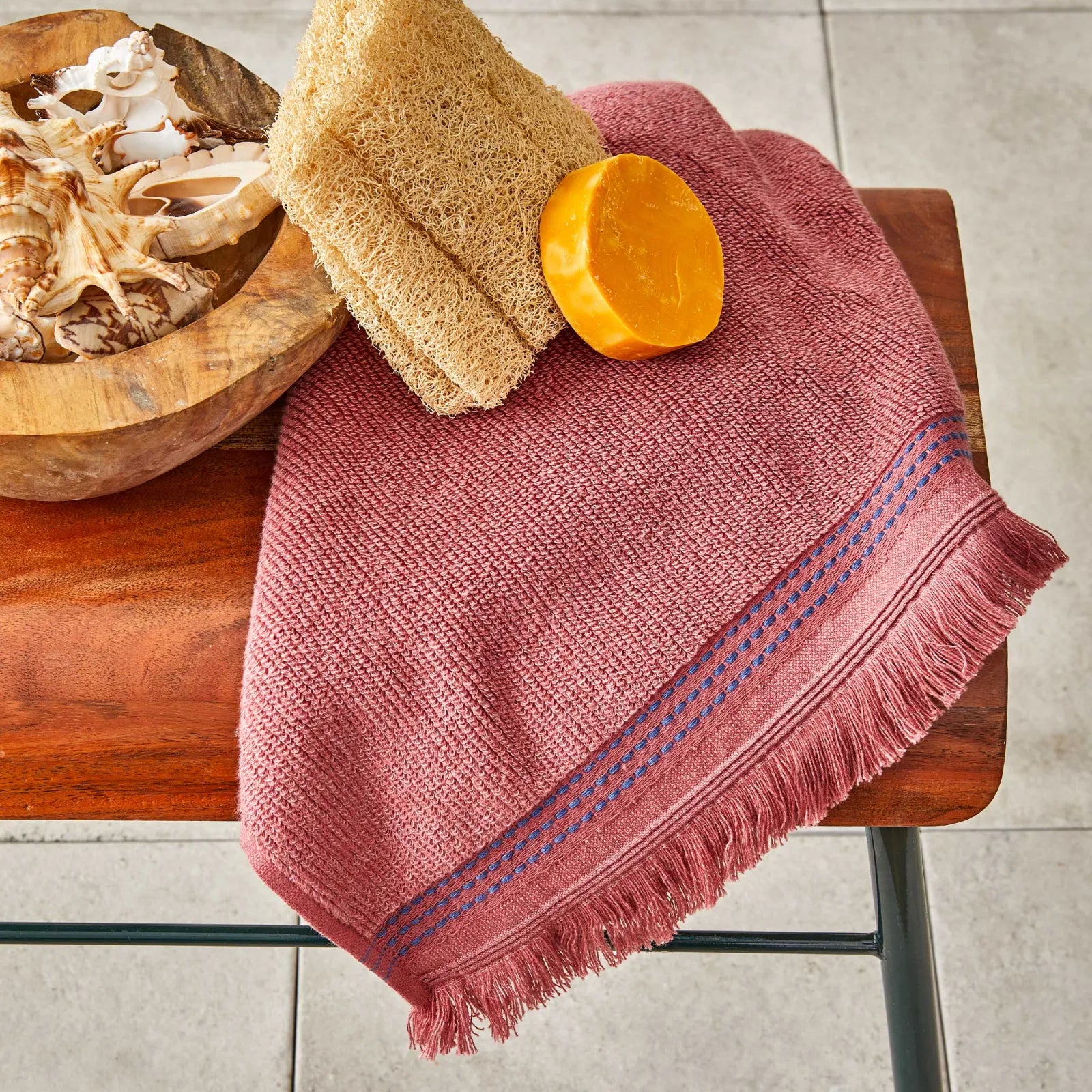 Karaca Home Softy Red 100% Cotton Appliqué Towel 50X90 Cm 200.19.01.0659 - Towels - ebarza Furniture UAE | Shop Modern Furniture in Abu Dhabi & Dubai - مفروشات ايبازرا في الامارات | تسوق اثاث عصري وديكورات مميزة في دبي وابوظبي