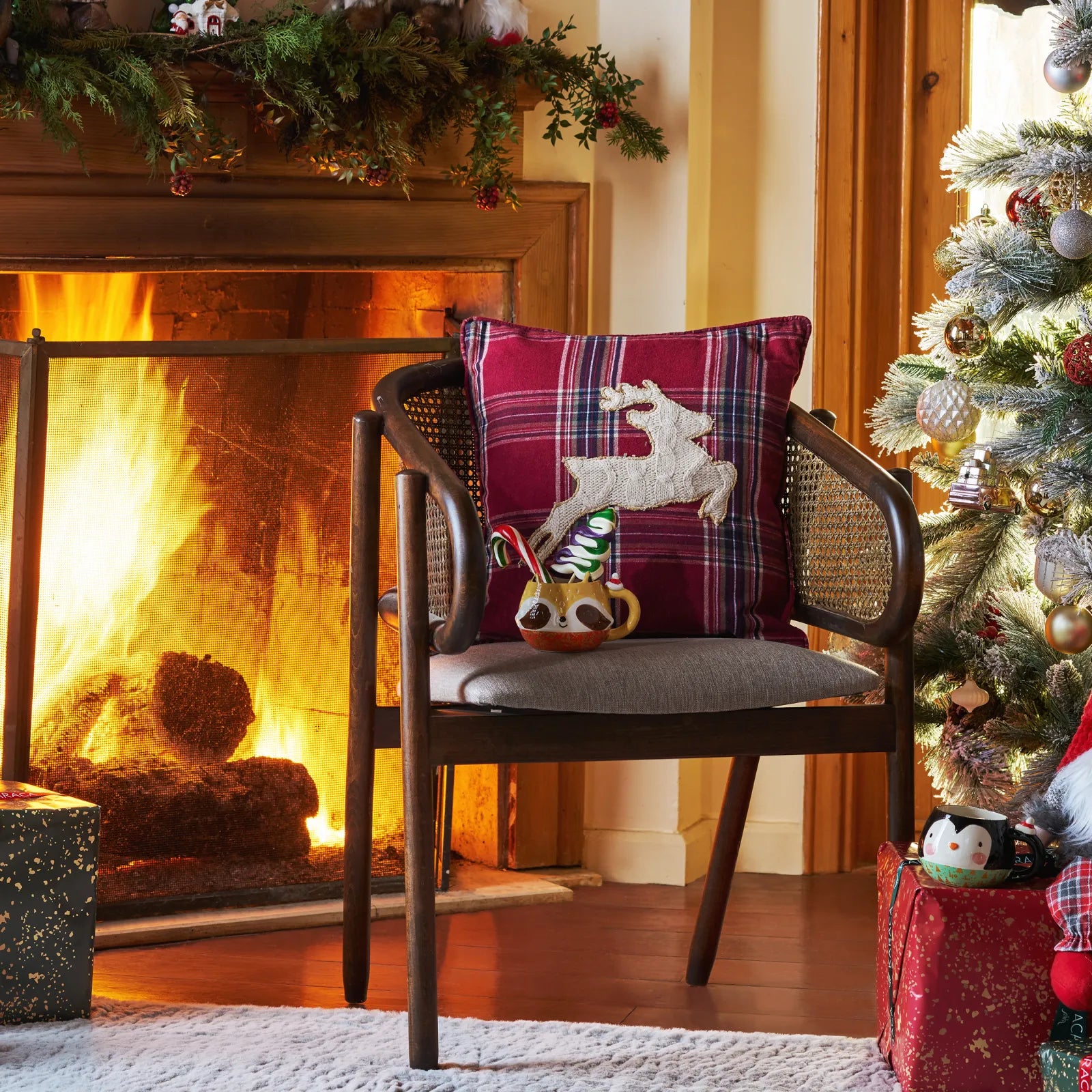 Karaca Home Woodland Red Deer Cozy Pillow 45X45 Cm 200.19.01.1021 - Cushions - ebarza Furniture UAE | Shop Modern Furniture in Abu Dhabi & Dubai - مفروشات ايبازرا في الامارات | تسوق اثاث عصري وديكورات مميزة في دبي وابوظبي