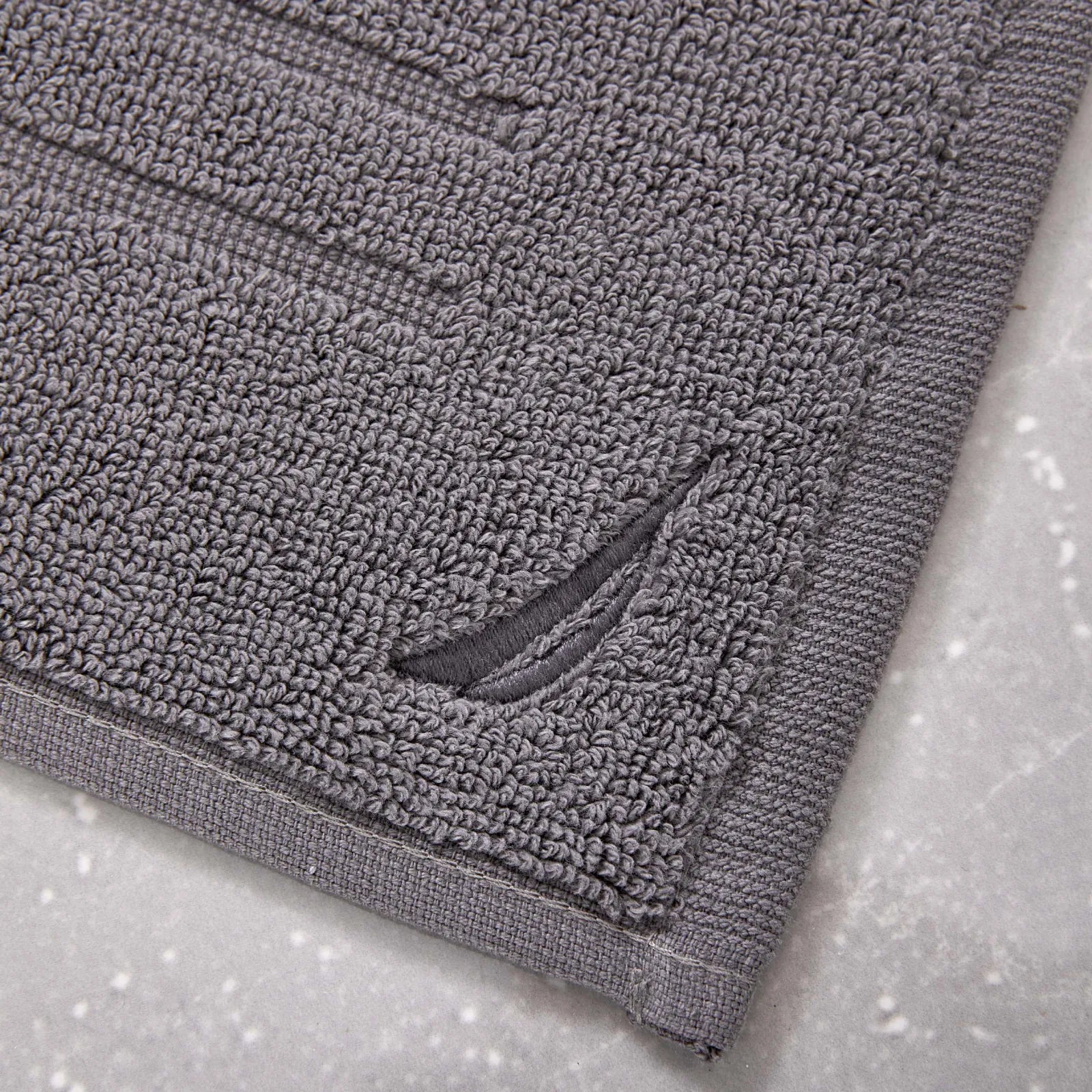 Karaca Nautica Home Bow Anthracite Foot Towel 180.01.01.0684 - Bath Mats - ebarza Furniture UAE | Shop Modern Furniture in Abu Dhabi & Dubai - مفروشات ايبازرا في الامارات | تسوق اثاث عصري وديكورات مميزة في دبي وابوظبي