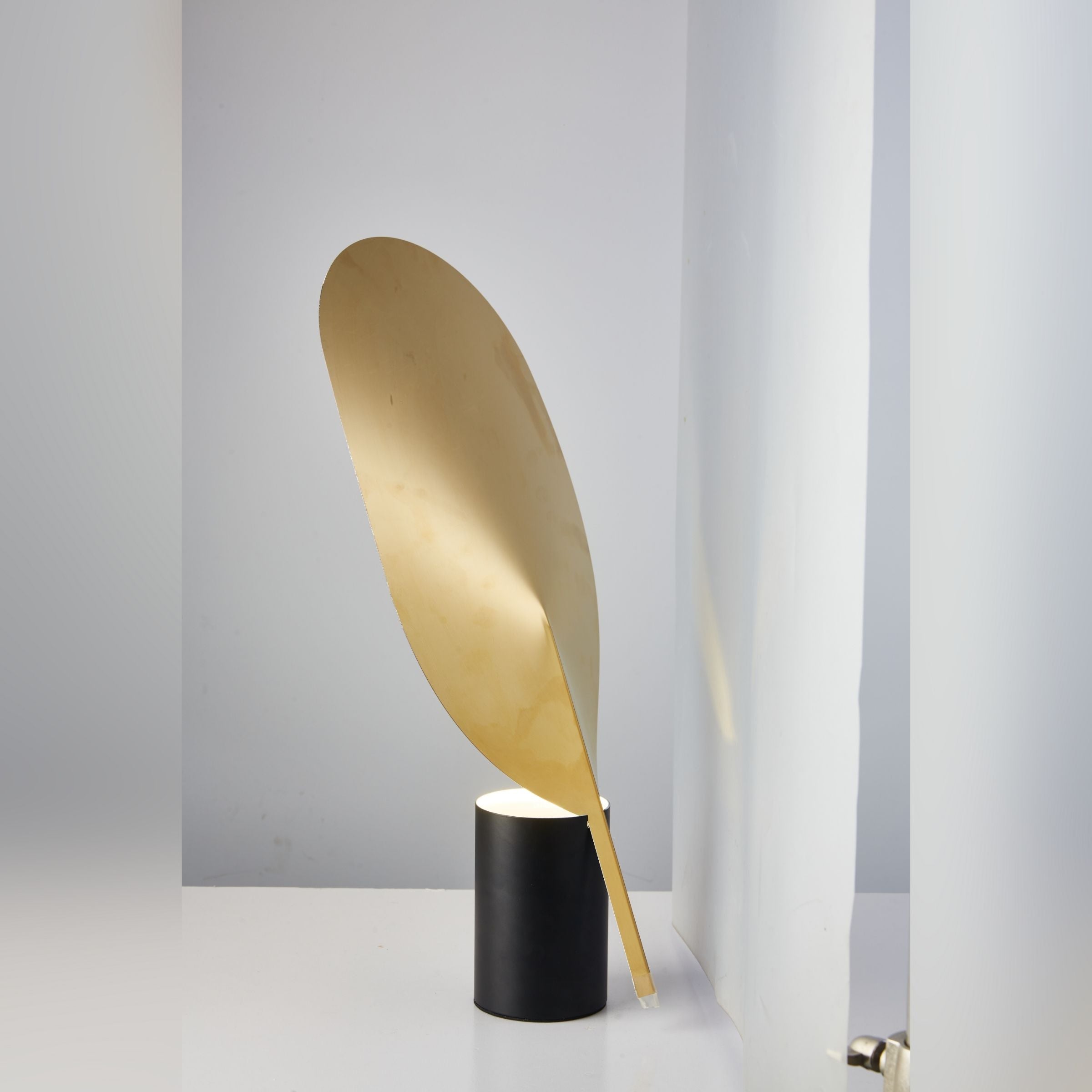 Leafshine Gold Table Lamp CY-LTD-1020-G - Desk\table Lamps - ebarza Furniture UAE | Shop Modern Furniture in Abu Dhabi & Dubai - مفروشات ايبازرا في الامارات | تسوق اثاث عصري وديكورات مميزة في دبي وابوظبي