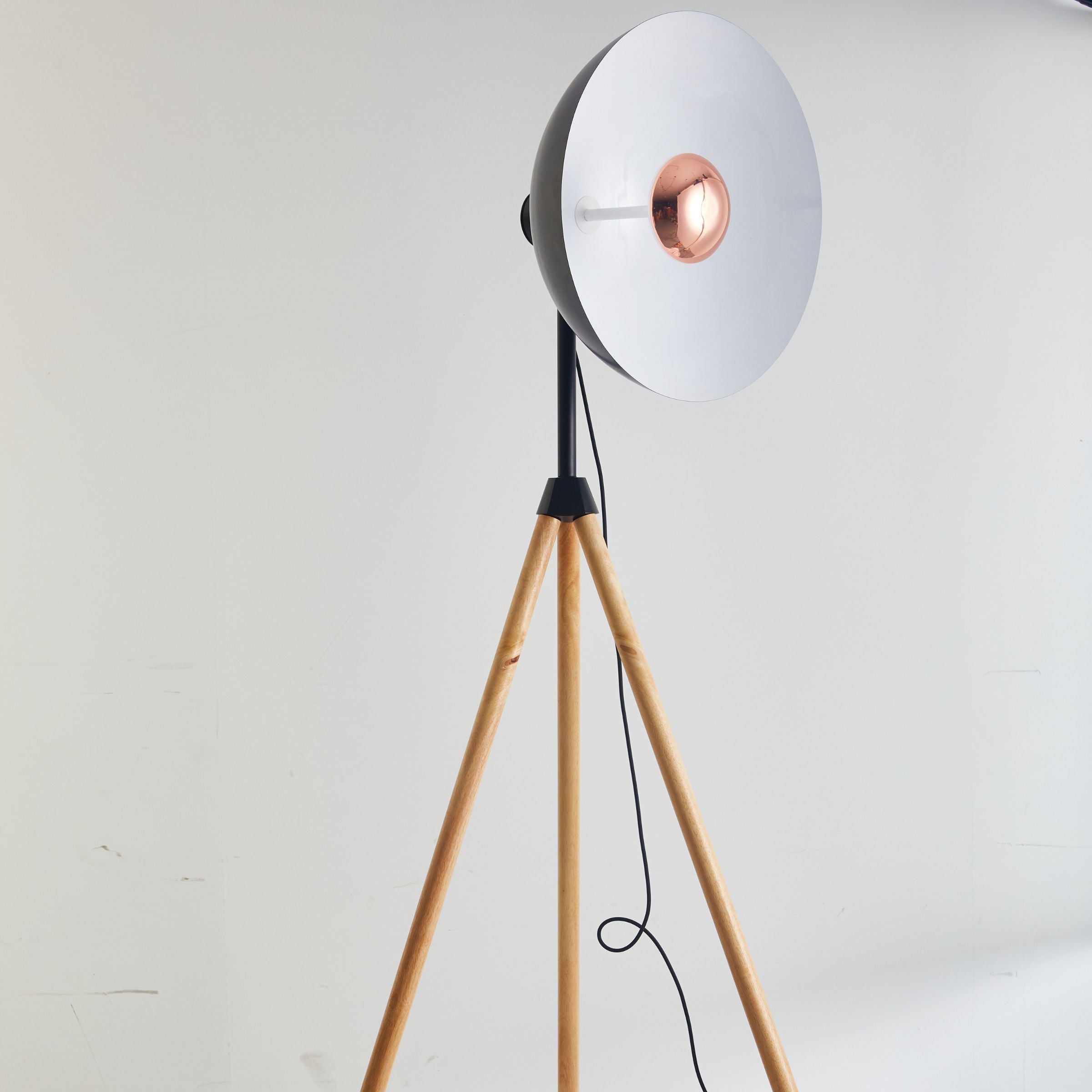 Fame Wooden Floor Lamp CY-LTD-1007 -  Floor Lamps | مصباح أرضي أسود - ebarza Furniture UAE | Shop Modern Furniture in Abu Dhabi & Dubai - مفروشات ايبازرا في الامارات | تسوق اثاث عصري وديكورات مميزة في دبي وابوظبي