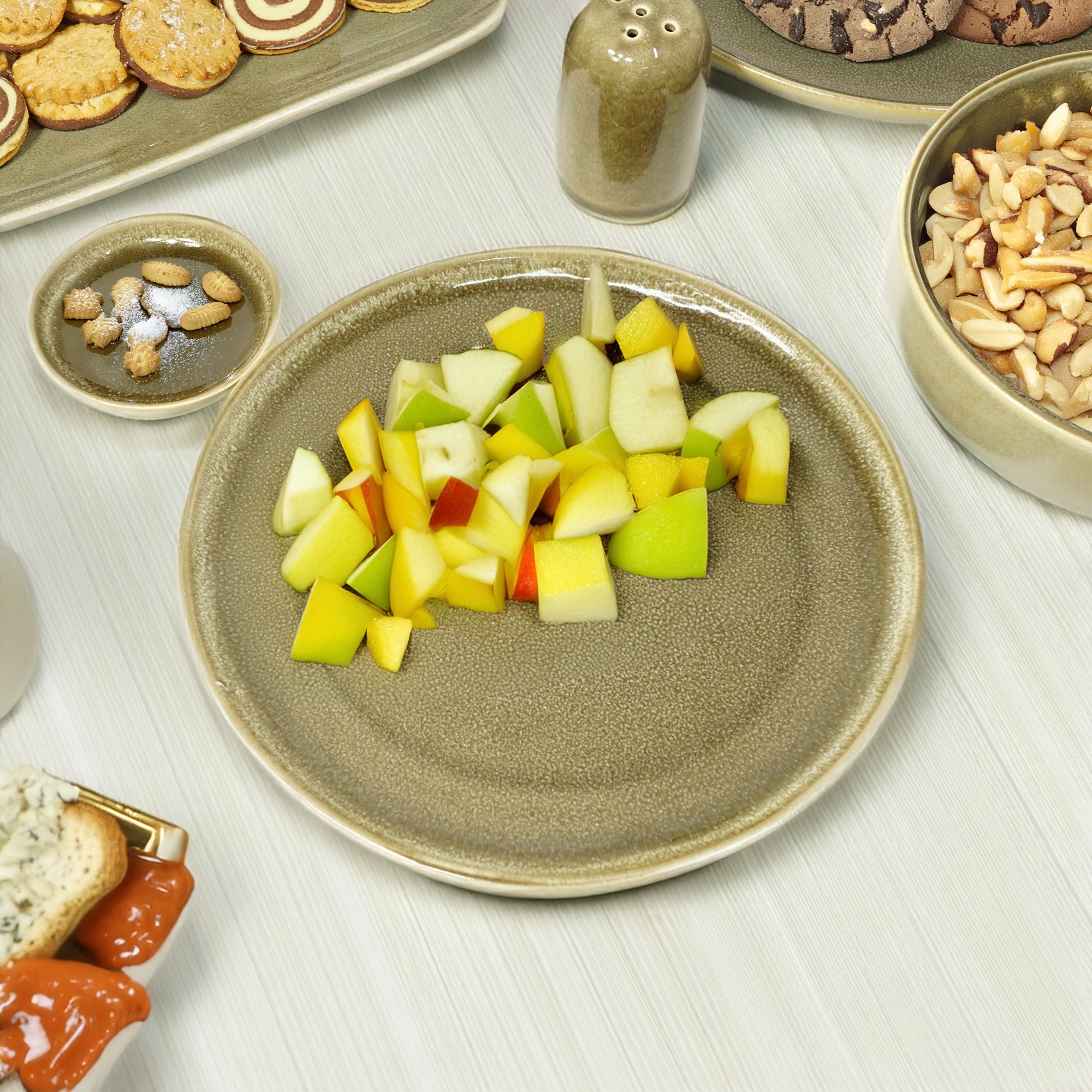 Browny Salad Plate HZ4256 -  Plates | طبق سلطة براوني - ebarza Furniture UAE | Shop Modern Furniture in Abu Dhabi & Dubai - مفروشات ايبازرا في الامارات | تسوق اثاث عصري وديكورات مميزة في دبي وابوظبي