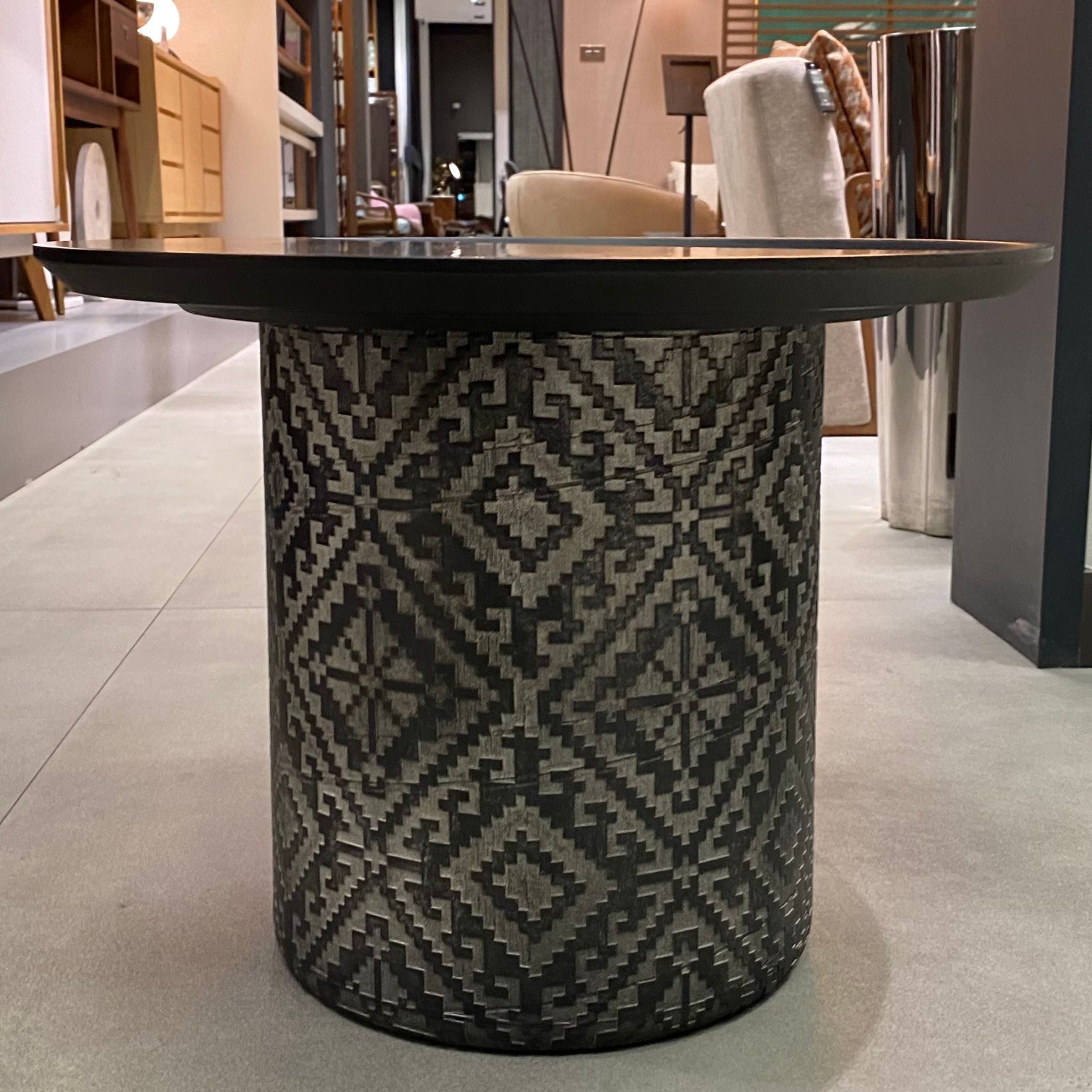 Display Item -  Motif Side Table Motif-Side002-C-Nakheel -  USED ITEM | قطعة من المعرض - طاولة جانبية من موتيف - ebarza Furniture UAE | Shop Modern Furniture in Abu Dhabi & Dubai - مفروشات ايبازرا في الامارات | تسوق اثاث عصري وديكورات مميزة في دبي وابوظبي