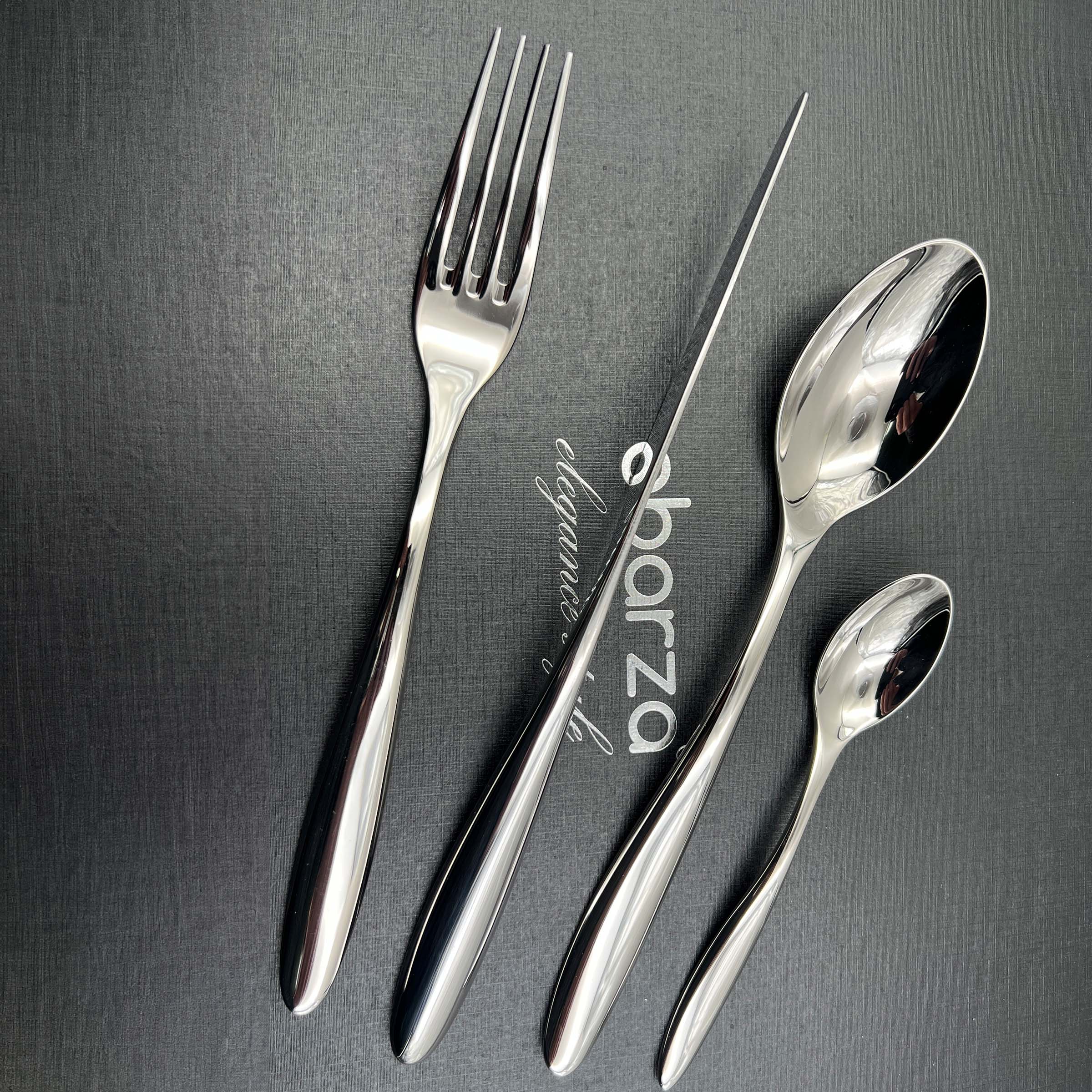 Arza Set of 24 pcs Mirror Silver Cutlery Set  8091 -  Cutlery Sets | طقم أدوات مائدة أرزا فضي عاكس 24 قطعة - ebarza Furniture UAE | Shop Modern Furniture in Abu Dhabi & Dubai - مفروشات ايبازرا في الامارات | تسوق اثاث عصري وديكورات مميزة في دبي وابوظبي