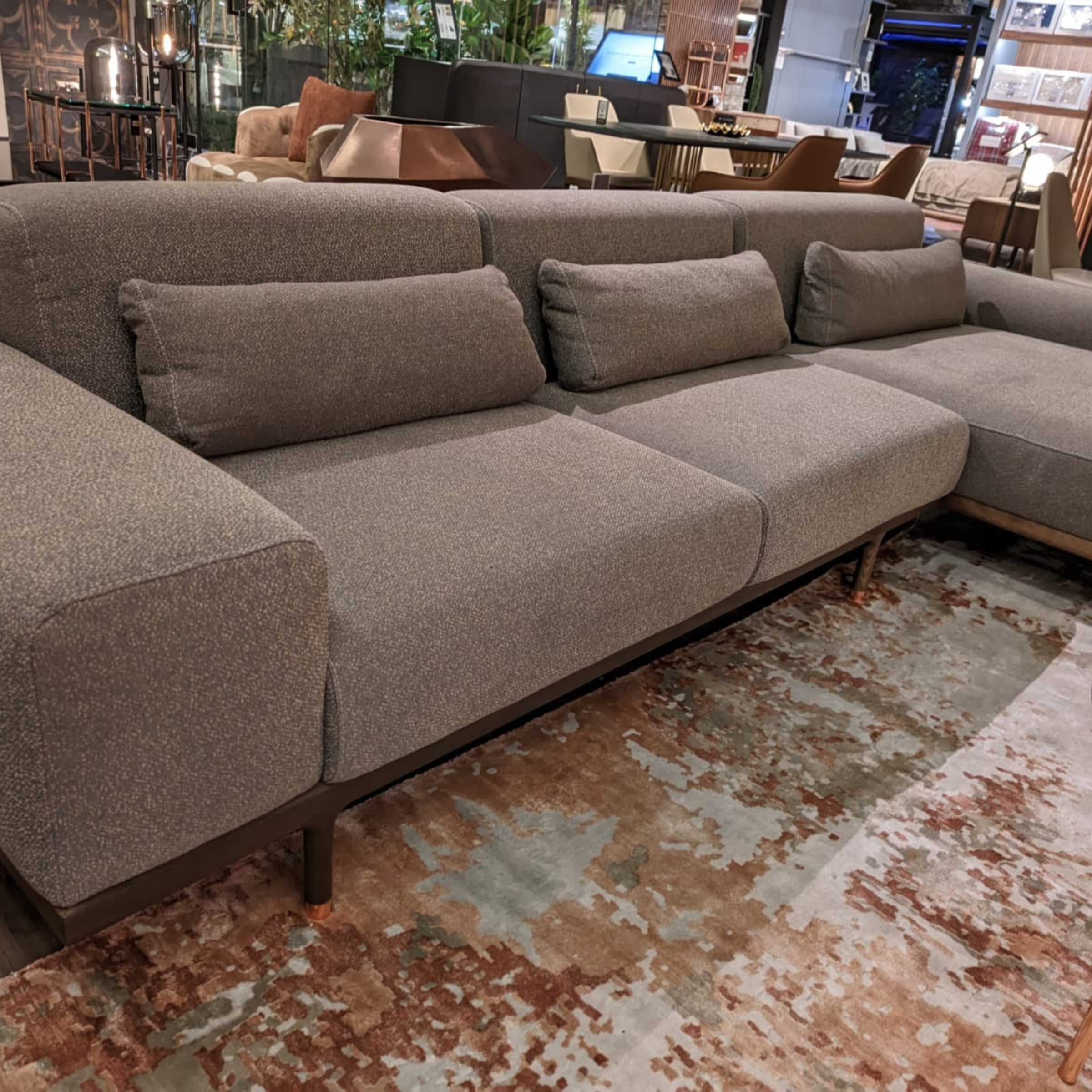 Display Item - Diamond Corner Sofa Diamondsmall001YAS -  USED ITEM | قطعة من المعرض - صوفا ركنيه من دايموند - ebarza Furniture UAE | Shop Modern Furniture in Abu Dhabi & Dubai - مفروشات ايبازرا في الامارات | تسوق اثاث عصري وديكورات مميزة في دبي وابوظبي