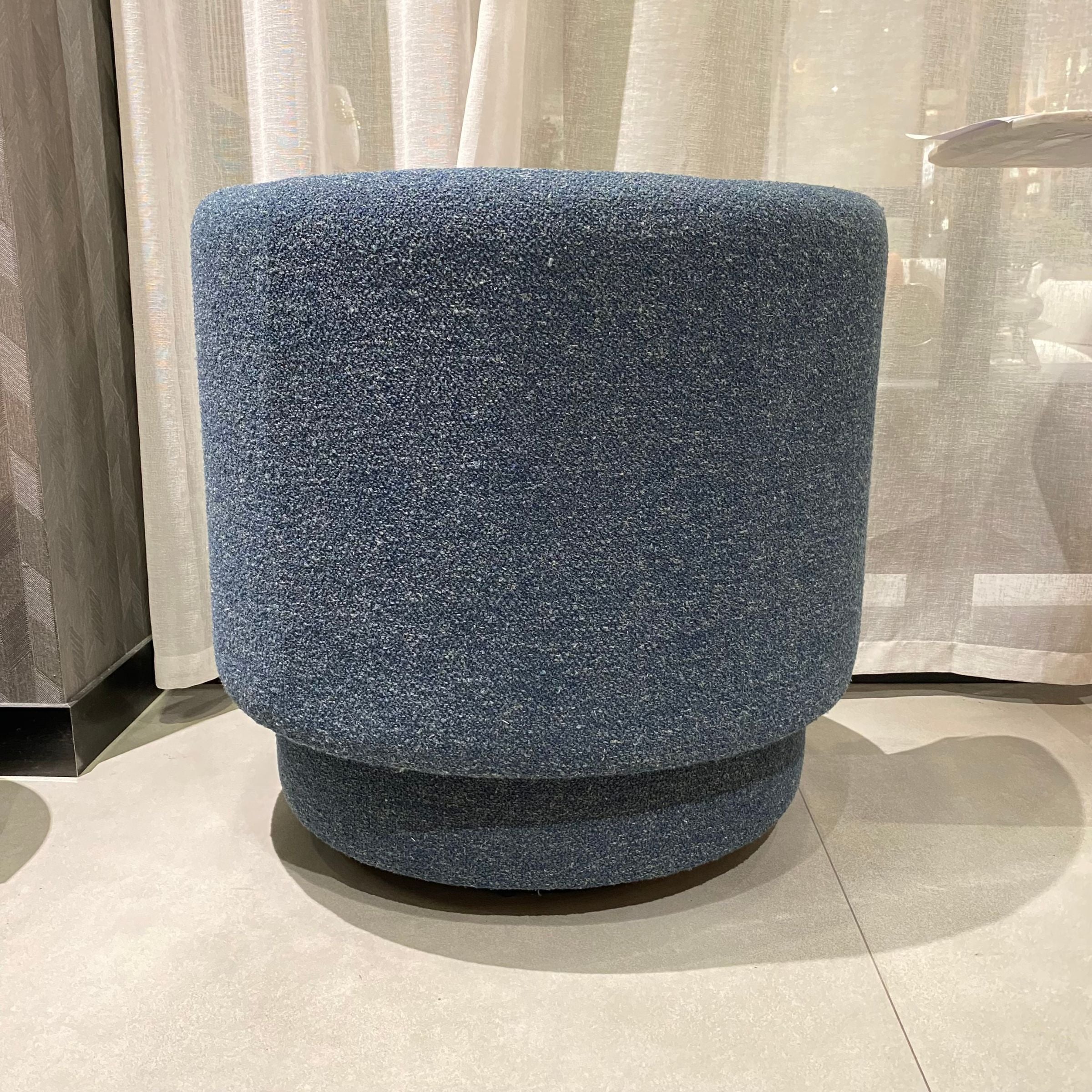 Display Item -  Round Back Swivel Chair - Gray 18075E-Nakheel -  USED ITEM | قطعة من المعرض - كرسي دوار الظهر - رمادي - ebarza Furniture UAE | Shop Modern Furniture in Abu Dhabi & Dubai - مفروشات ايبازرا في الامارات | تسوق اثاث عصري وديكورات مميزة في دبي وابوظبي