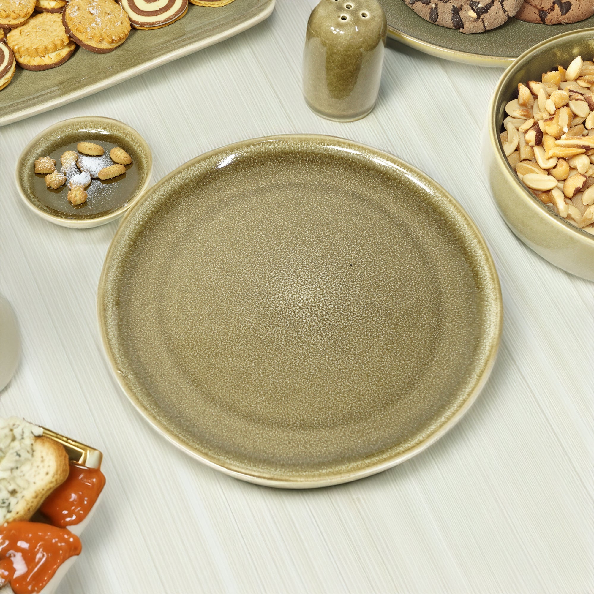 Browny Salad Plate HZ4256 -  Plates | طبق سلطة براوني - ebarza Furniture UAE | Shop Modern Furniture in Abu Dhabi & Dubai - مفروشات ايبازرا في الامارات | تسوق اثاث عصري وديكورات مميزة في دبي وابوظبي