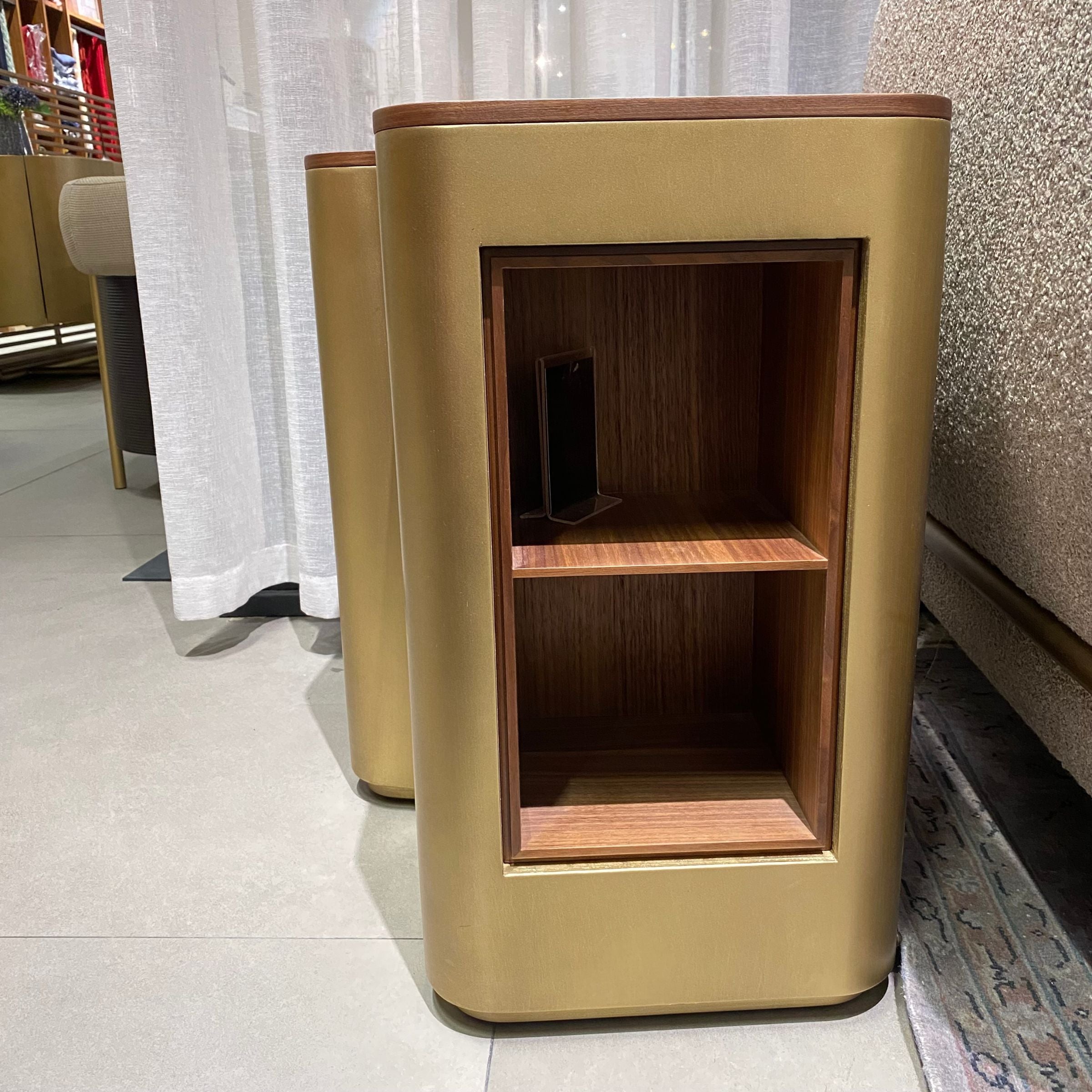 DISPLAY ITEM -  Giallo Gold Side Table Glost-039G-Nakheel -  USED ITEM | قطعة من المعرض - طاولة جانبية ذهبية من جيالو - ebarza Furniture UAE | Shop Modern Furniture in Abu Dhabi & Dubai - مفروشات ايبازرا في الامارات | تسوق اثاث عصري وديكورات مميزة في دبي وابوظبي