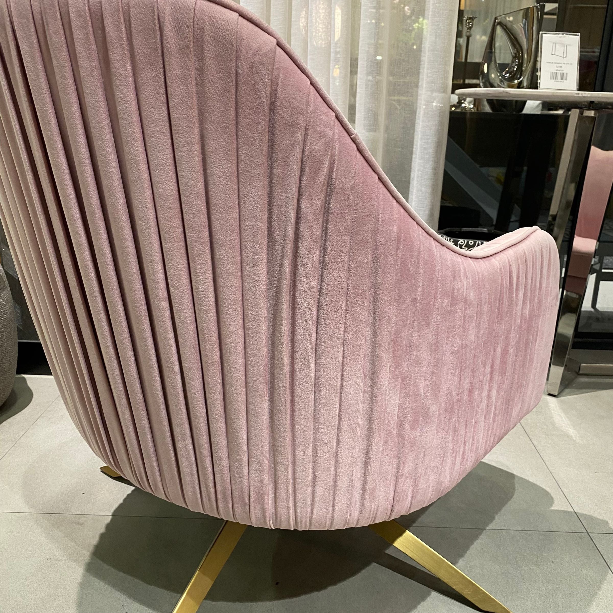 DISPLAY ITEM -  Bergen Lounge Chair Tg-216-P-Nakheel -  USED ITEM | قطعة من المعرض - كرسي صالة بيرغن - ebarza Furniture UAE | Shop Modern Furniture in Abu Dhabi & Dubai - مفروشات ايبازرا في الامارات | تسوق اثاث عصري وديكورات مميزة في دبي وابوظبي