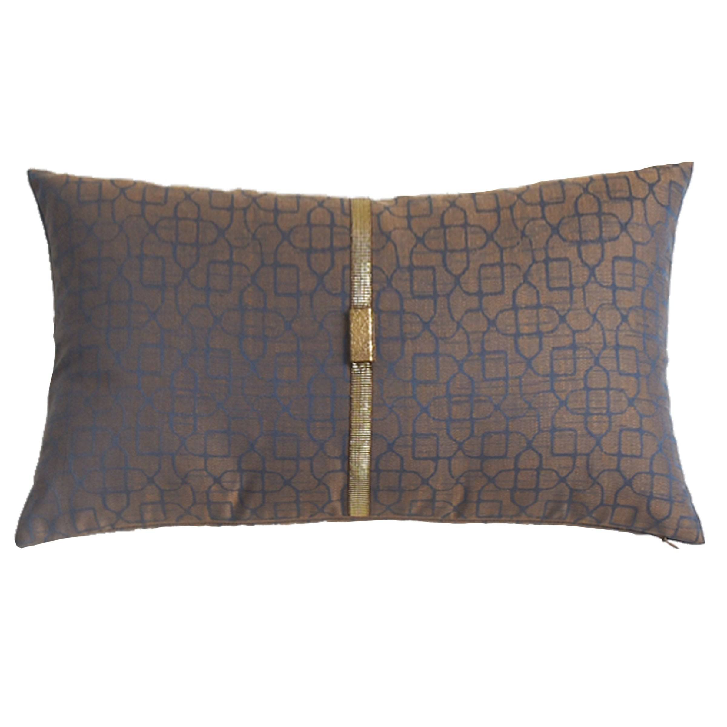 30X55 Cm Maggie Metal Buckle Pillow Ecc-017 -  Cushions | 30*55 سم وسادة إبارزا ماجي بإبزيم معدني - ebarza Furniture UAE | Shop Modern Furniture in Abu Dhabi & Dubai - مفروشات ايبازرا في الامارات | تسوق اثاث عصري وديكورات مميزة في دبي وابوظبي