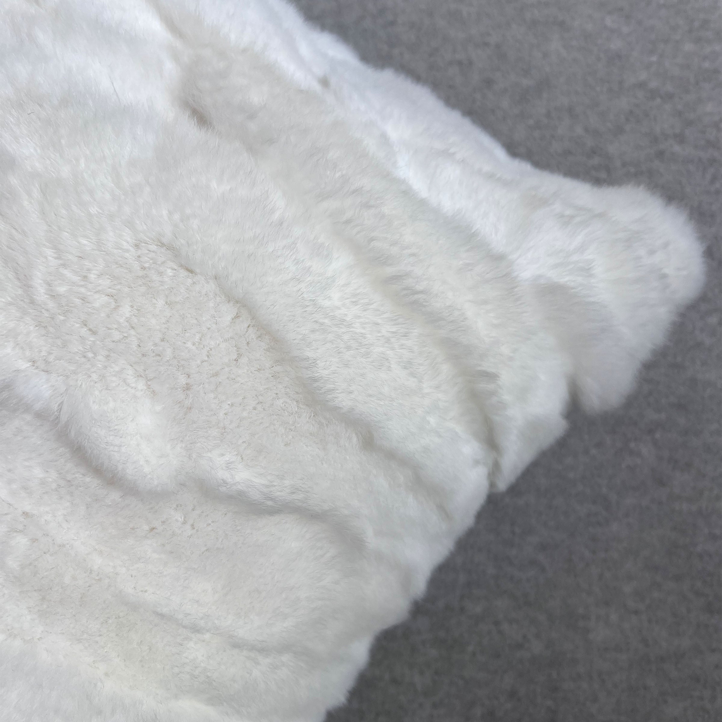 45*45 SKJH Odom Rex Rabbit Hair Cushion - ECC069 -  Cushions - ebarza Furniture UAE | Shop Modern Furniture in Abu Dhabi & Dubai - مفروشات ايبازرا في الامارات | تسوق اثاث عصري وديكورات مميزة في دبي وابوظبي