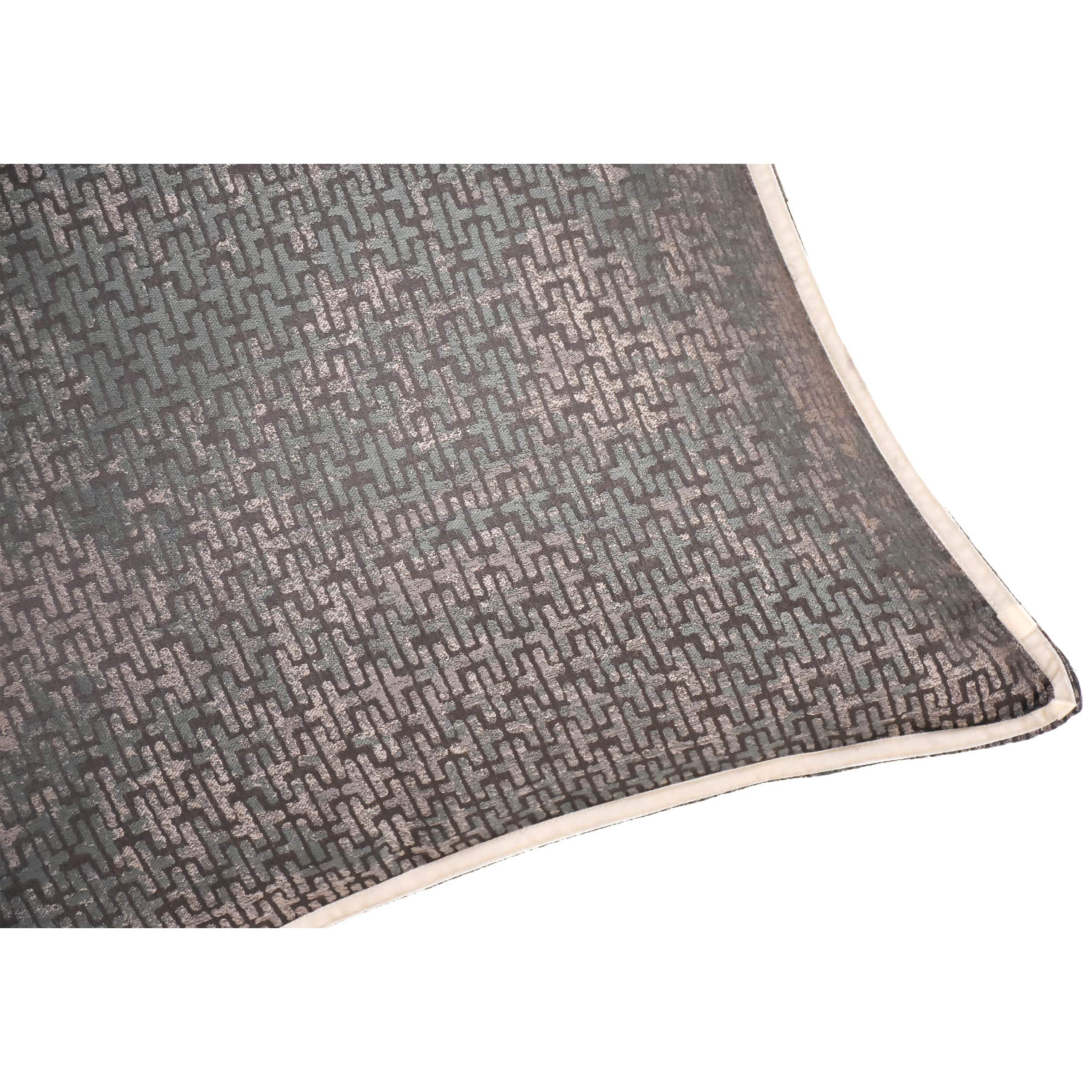 45X45 Cm Grant Jacquard Throw Cushion Ecc-007 -  Cushions | وسادة رمي منحوتة من الجاكار مقاس 45 × 45 سم - ebarza Furniture UAE | Shop Modern Furniture in Abu Dhabi & Dubai - مفروشات ايبازرا في الامارات | تسوق اثاث عصري وديكورات مميزة في دبي وابوظبي