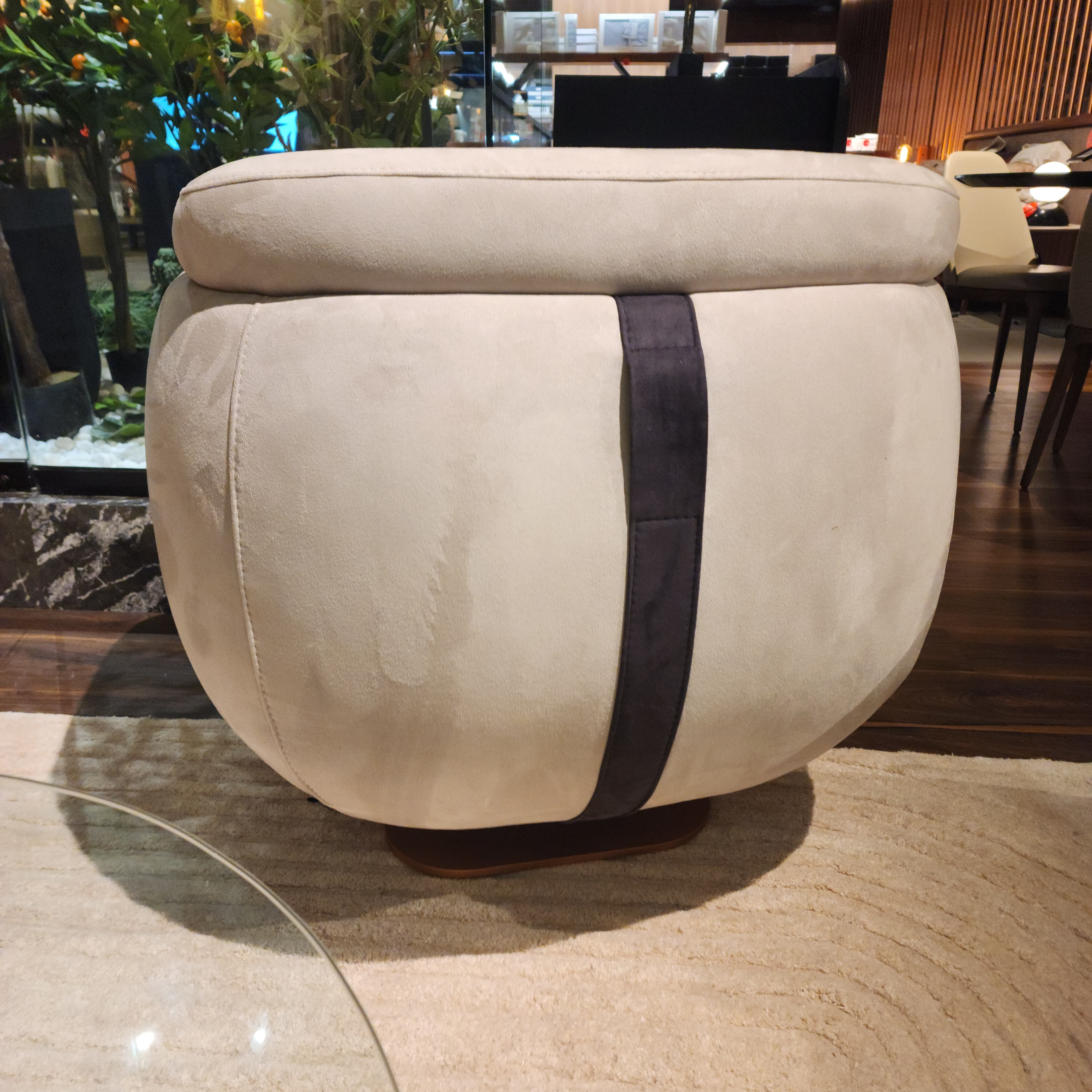 Display Item -  TULIP Armchair BERTLP002YAS -  USED ITEM | قطعة من المعرض- كرسي بذراعين توليب - ebarza Furniture UAE | Shop Modern Furniture in Abu Dhabi & Dubai - مفروشات ايبازرا في الامارات | تسوق اثاث عصري وديكورات مميزة في دبي وابوظبي