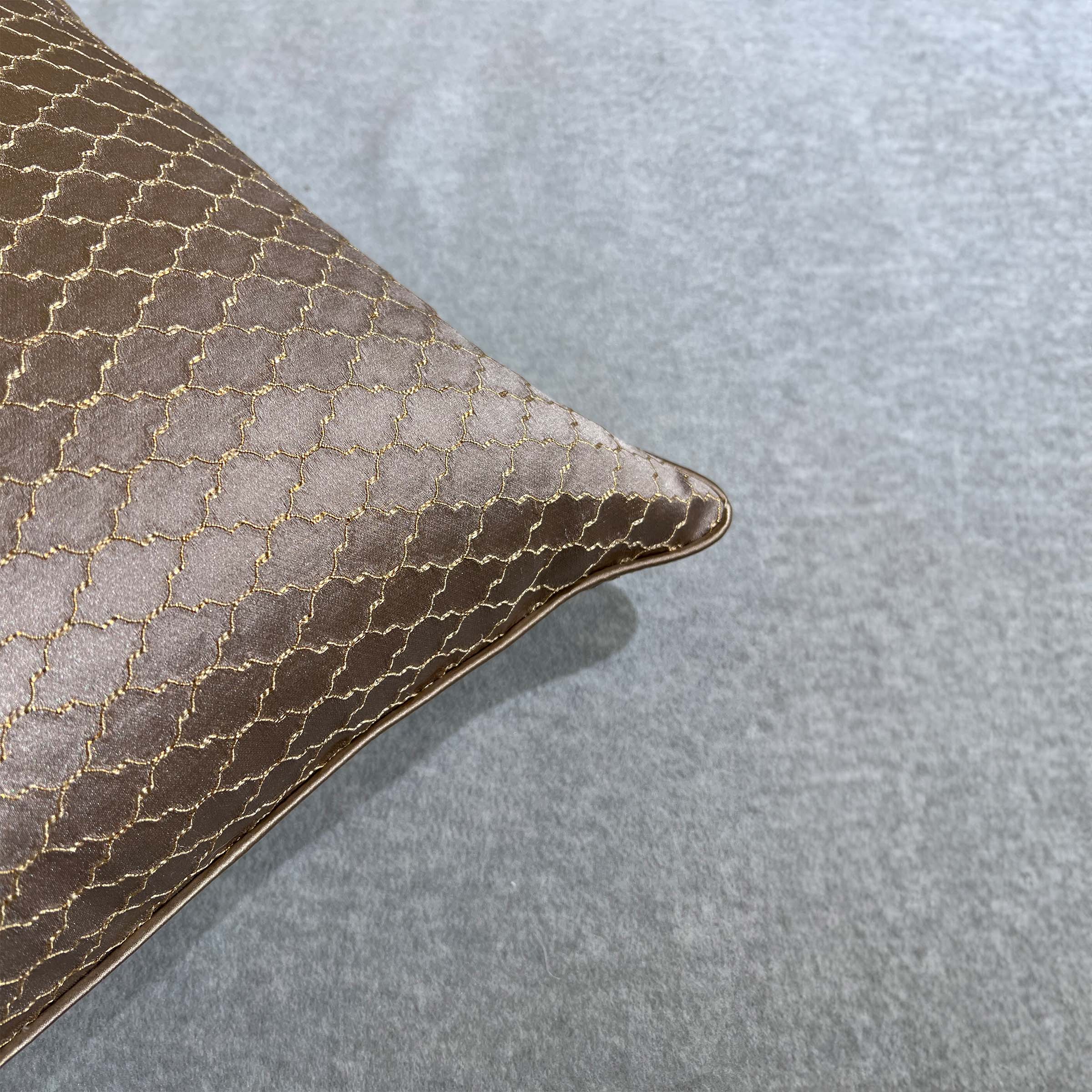 60*60 Scarlett  Jacquard Cushion - ECC067 -  Cushions | وسادة جاكار سكارليت - ebarza Furniture UAE | Shop Modern Furniture in Abu Dhabi & Dubai - مفروشات ايبازرا في الامارات | تسوق اثاث عصري وديكورات مميزة في دبي وابوظبي