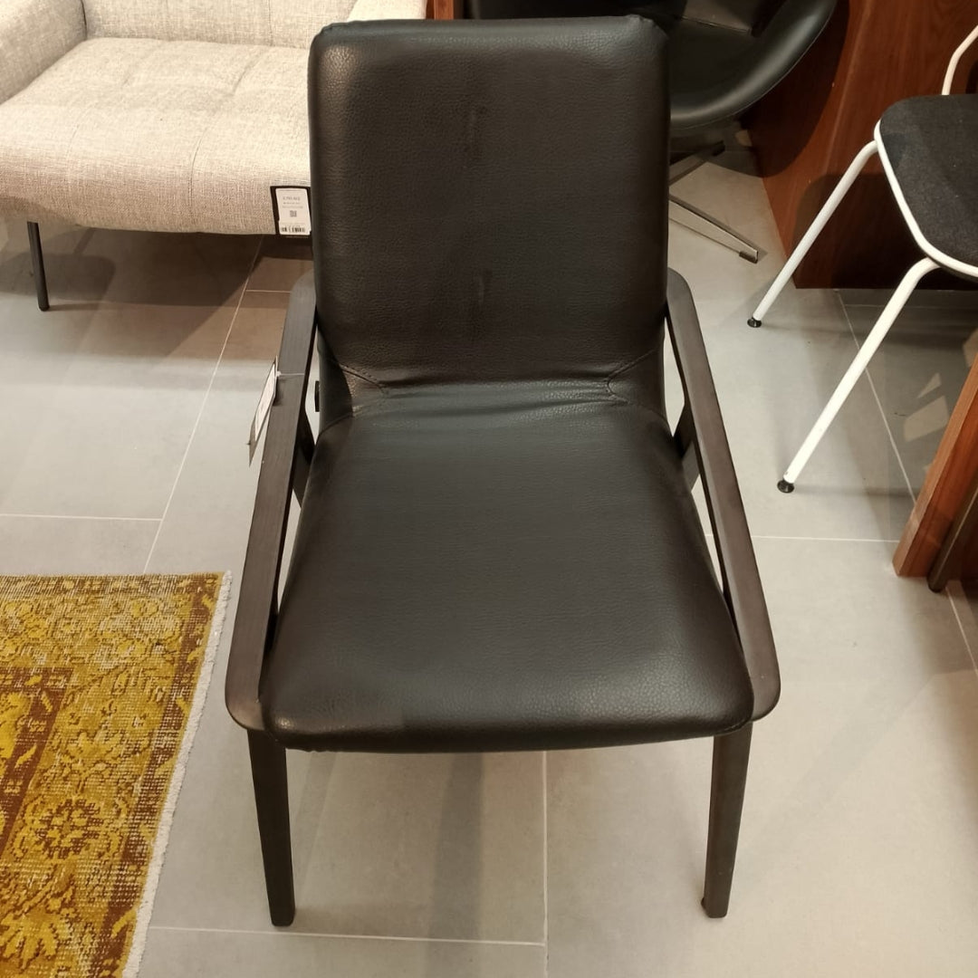 Display Item - Miranda Solid Ash Wood Chair Miranda-B-0705-YAS -  USED ITEM | قطعة من المعرض - كرسي ميراندا من خشب الرمادي الصلب - ebarza Furniture UAE | Shop Modern Furniture in Abu Dhabi & Dubai - مفروشات ايبازرا في الامارات | تسوق اثاث عصري وديكورات مميزة في دبي وابوظبي