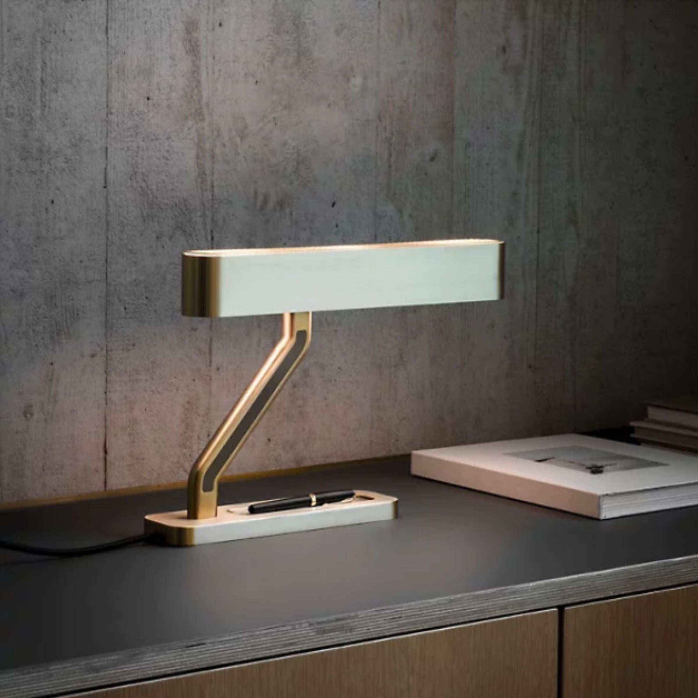 Lexy Table Lamp CY-LTD-1012 -  Desk\table Lamps | مصباح طاولة ليكسي - ebarza Furniture UAE | Shop Modern Furniture in Abu Dhabi & Dubai - مفروشات ايبازرا في الامارات | تسوق اثاث عصري وديكورات مميزة في دبي وابوظبي